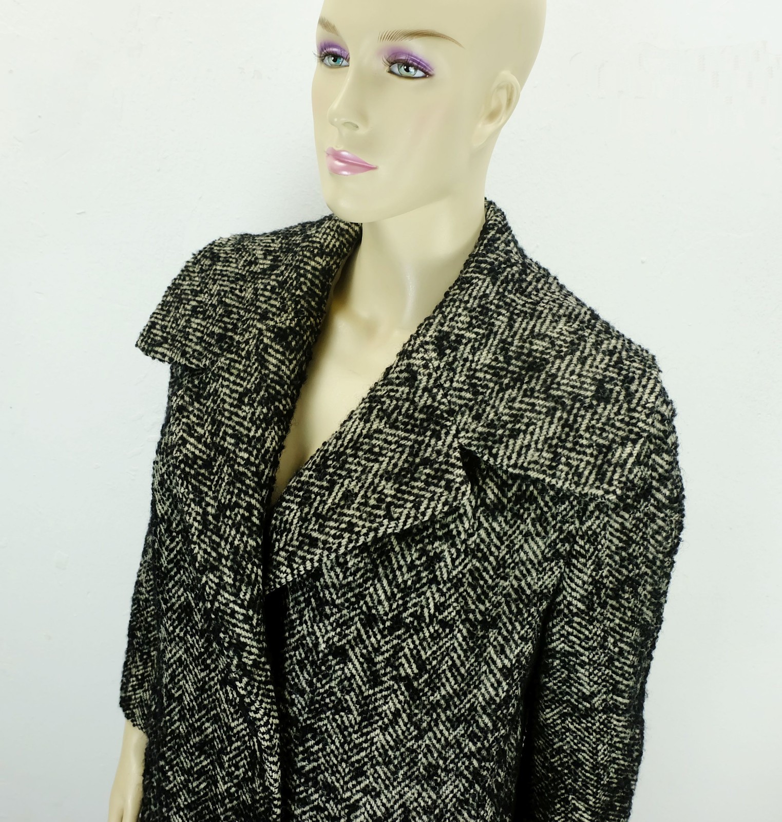 1950s true vintage COAT size 38/40 herringbone tweed large collar large buttons