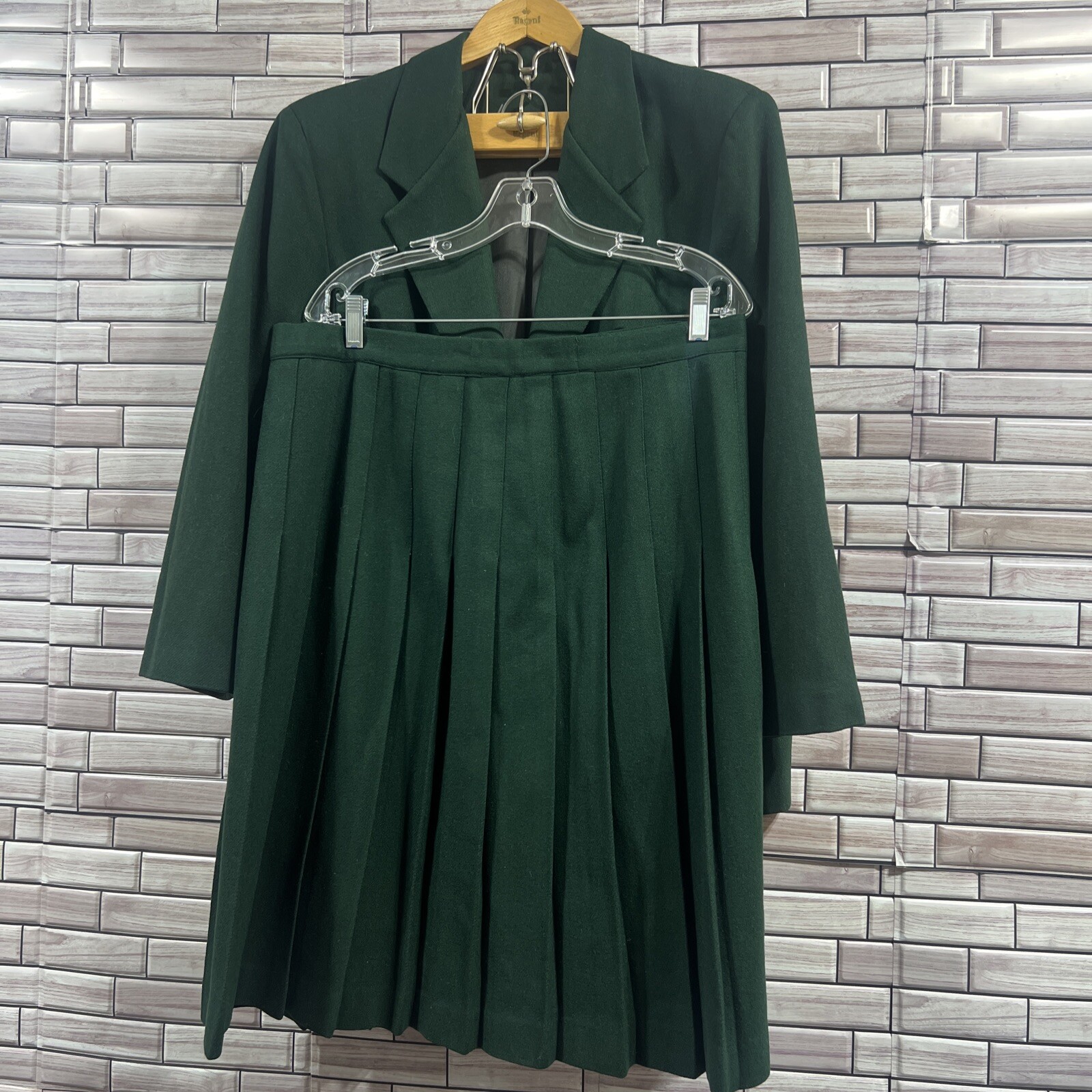 Wardrobe Maker 100% wool womens green jacket blazer pleated skirt 80s Vintage