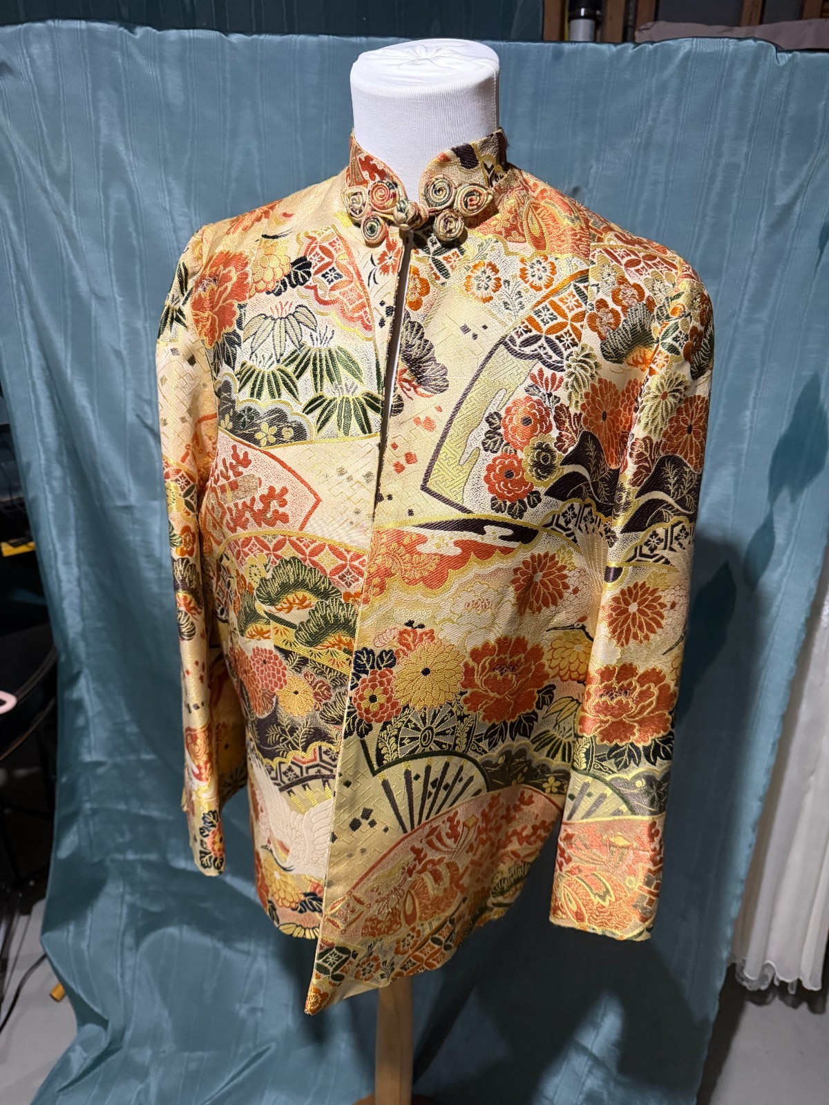 Vintage Mildred of Honolulu Japanese Brocade Jacket Mandarin Collar Frog Closure