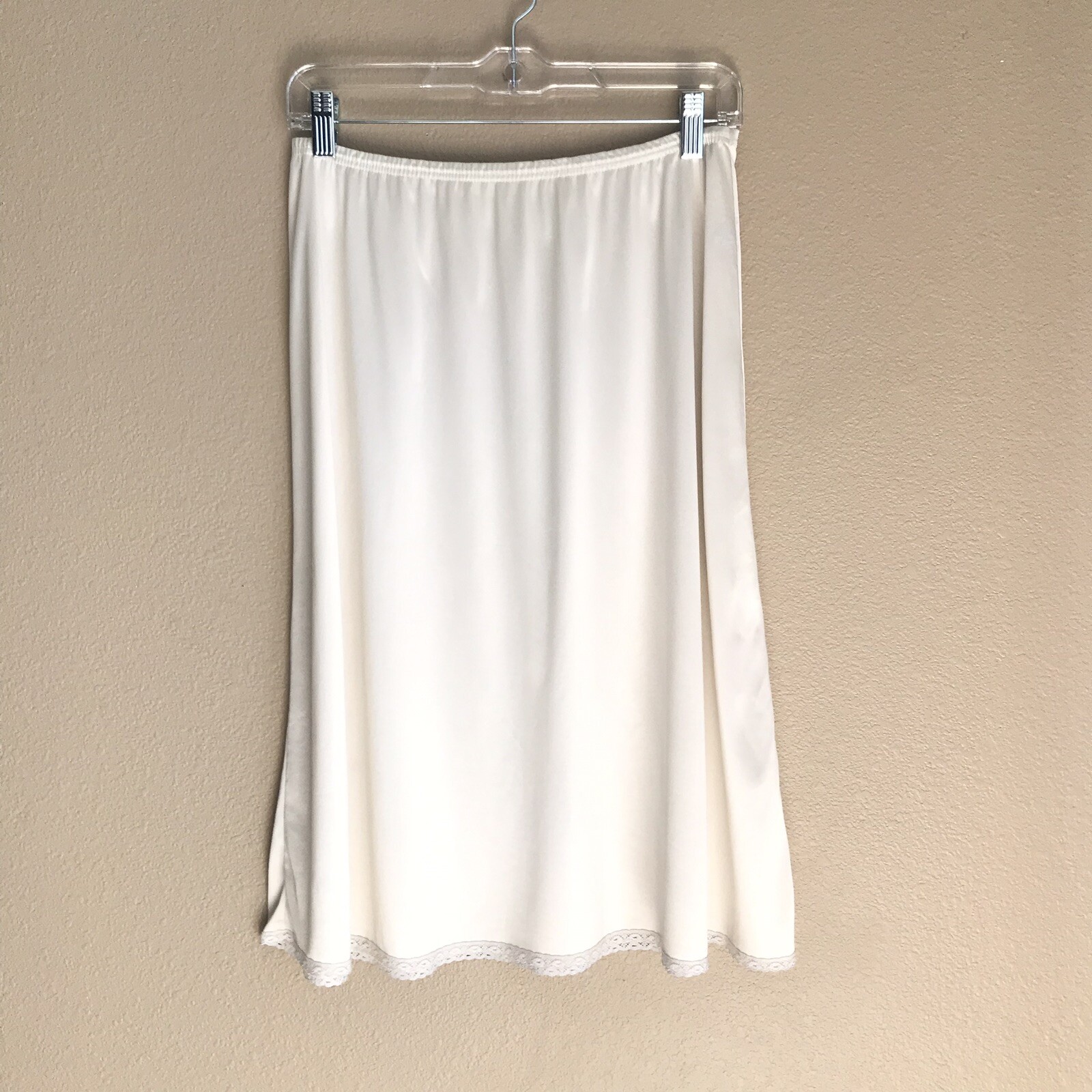 Vintage Vanity Fair Ivory Slip Skirt 100% Nylon sz Medium 28-36 Waist, 26” Long