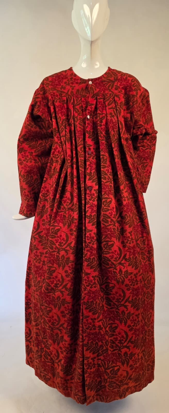 VICTORIAN 19TH C RED + BLACK FLORAL PRINT FLANNEL BUSTLE WRAPPER DRESS
