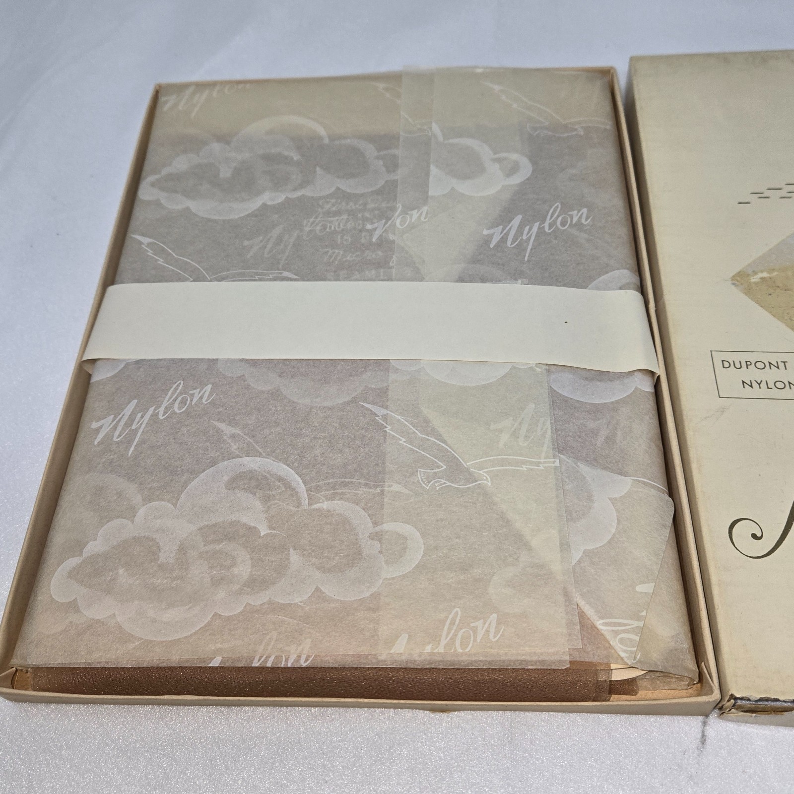 NEW VTG DUPONT NYLON HOSIERY STOCKINGS FASHIONED BY LISA BEIGETONE SZ 8.5 3-PACK