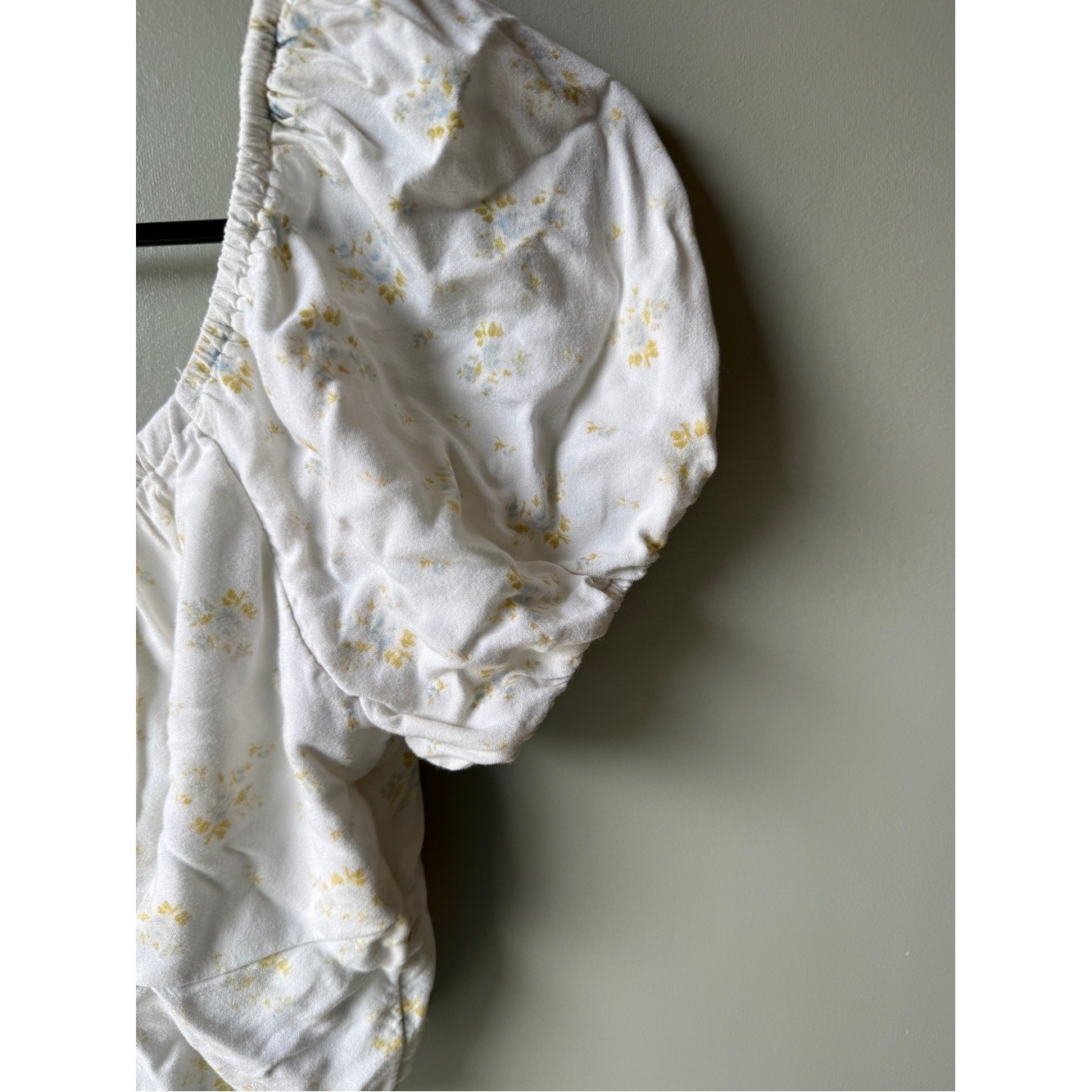 Hollister Floral Puff Sleeve Crop Top White Yellow Small