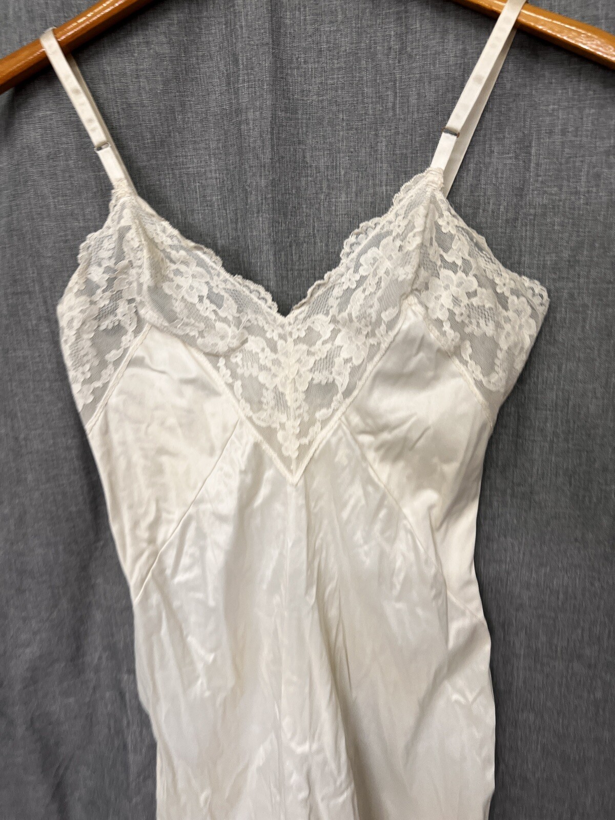 henson kickernick Size 32 Short Silk Lace Top Slip