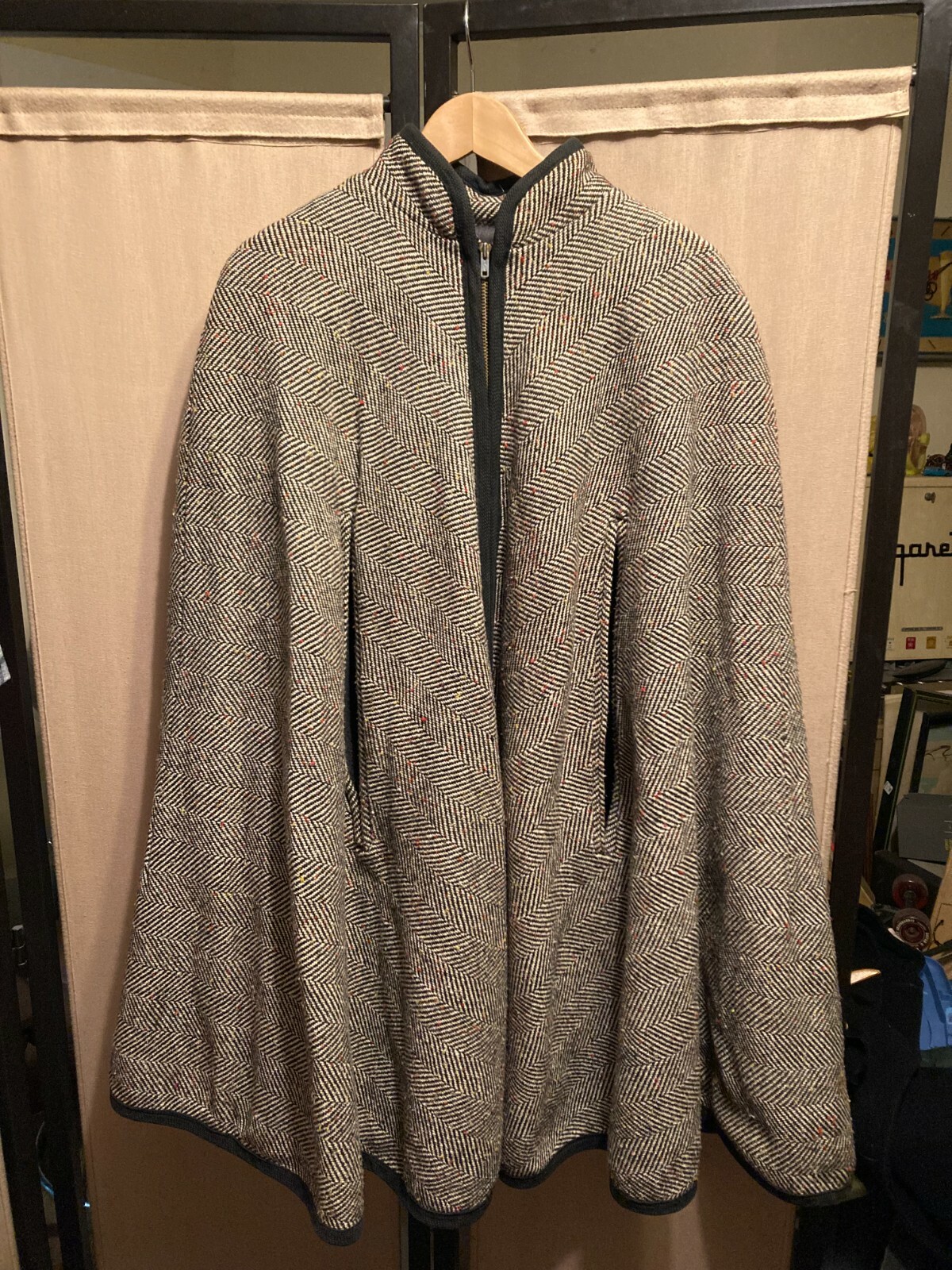 VTG Queen of the Capes Country Place 100% wool tweed herringbone lined caped