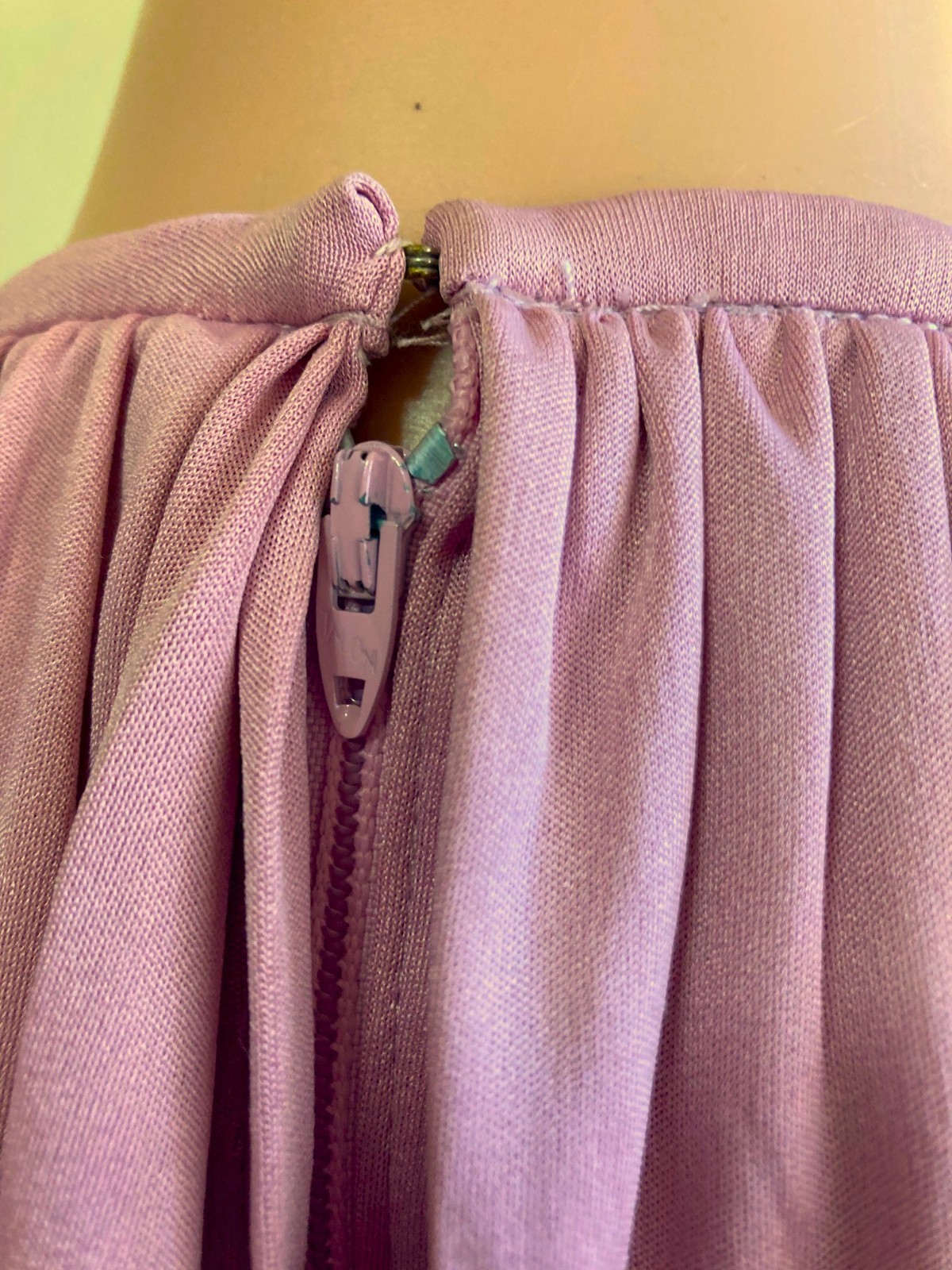 Vintage 70s Miss Eliette Midi Dress 10 M Donna Summer Mauve Pink Poly Knit Zip