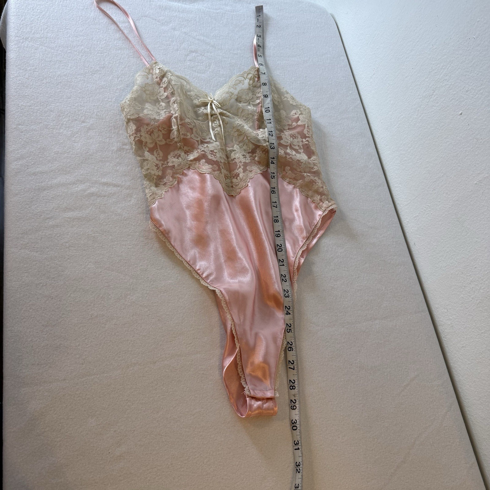 Vintage Gold Label Victorias Secret Pink Lace Bodysuit Womens Small *Flaw
