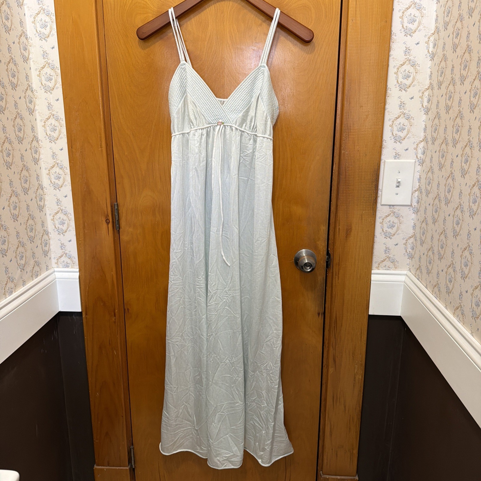 Vintage Val Mode lingerie Nightgown Soft blue Sz Small Slip dress Feminine