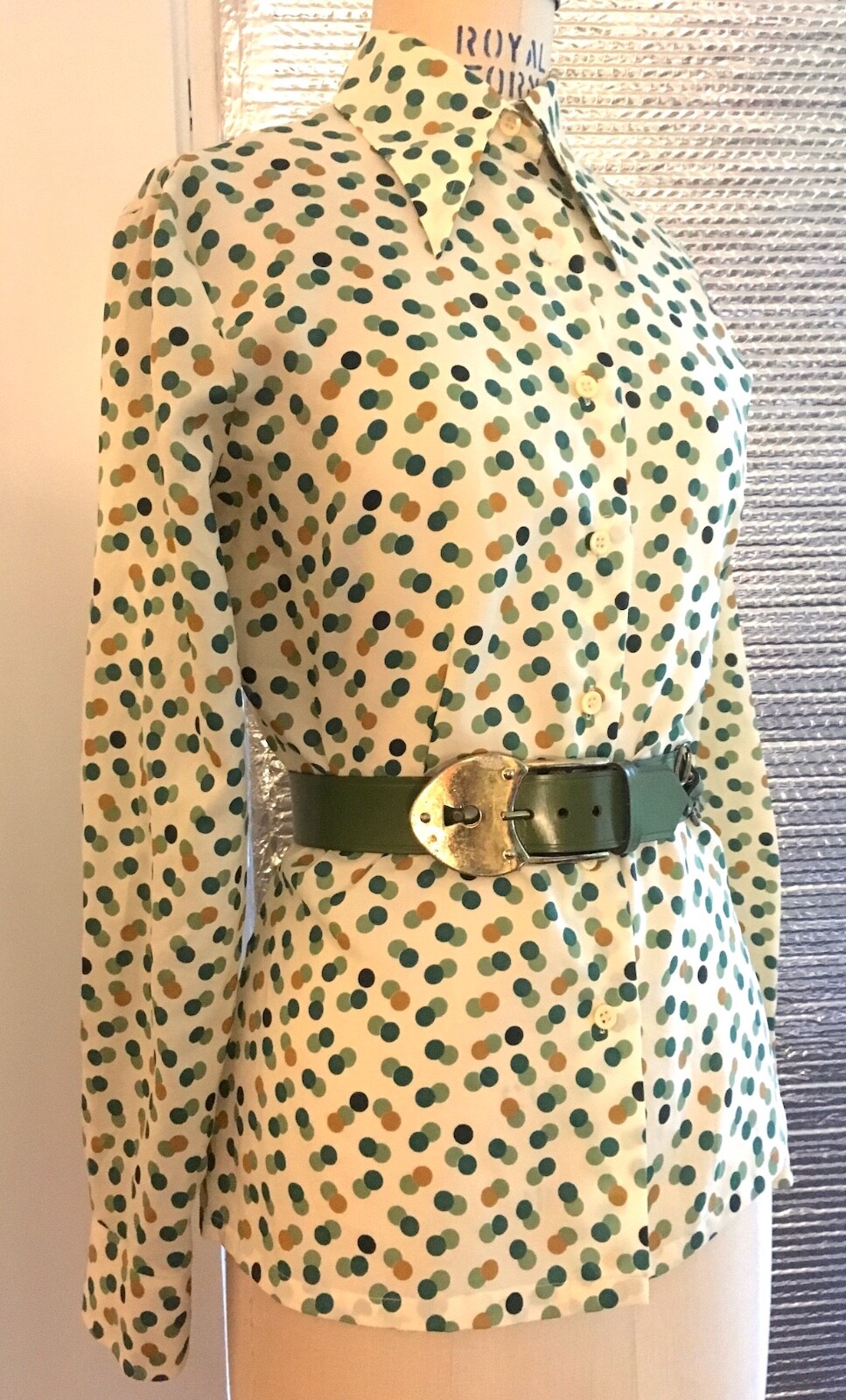 Vintage 1970’s PROVA Cream and Green Dot Shirt, 36″ Bust, Excellent Condition