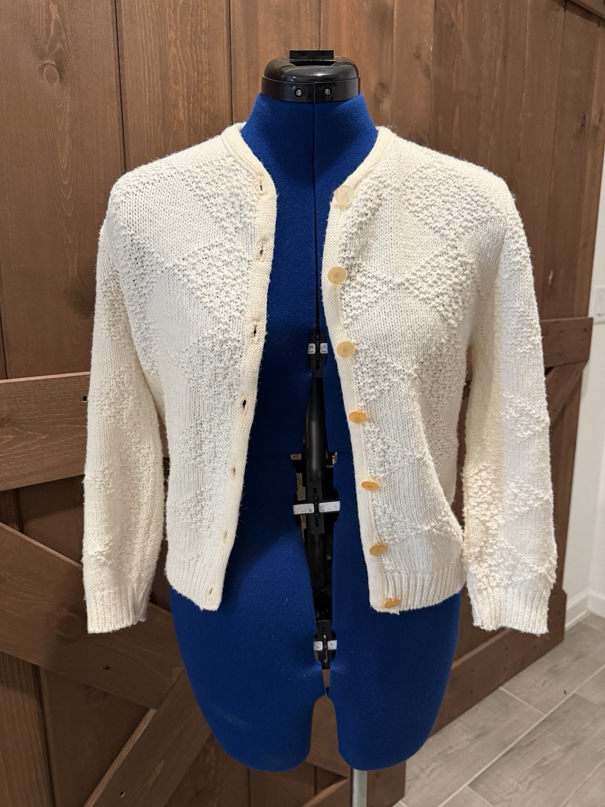Vtg Union Made Women’s Sayelle Cream Button-Front Cardigan Sweater Size Small