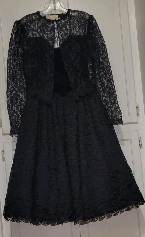 GUNNE SAX VINTAGE🌟VELVET~LACE,~SEQUIN~ STRAPLESS~TULLE UNDERSKIRT & SHRUG RARE