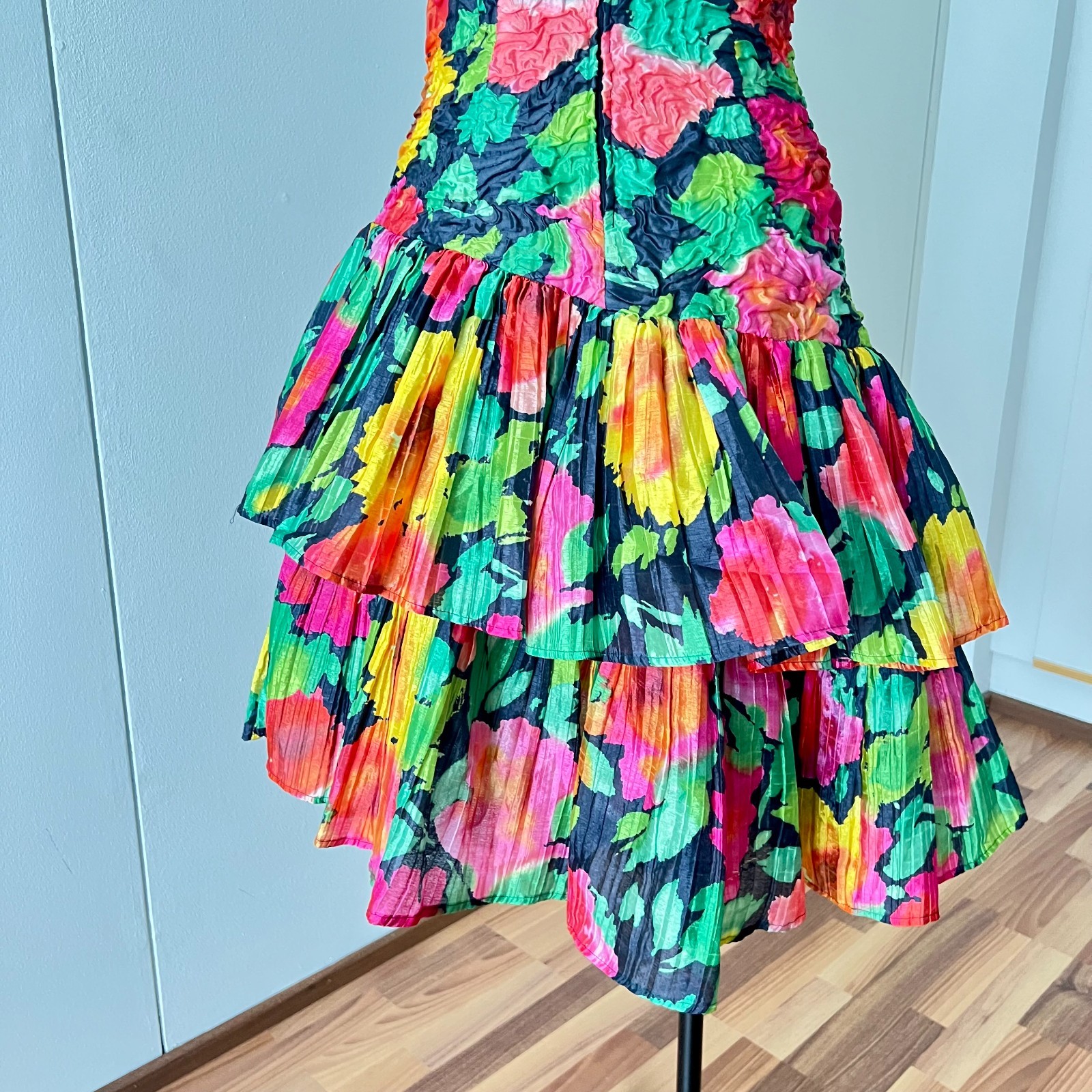 1980s Floral Taffeta Cocktail Party Dress Tiered Spaghetti Straps Prom Evening