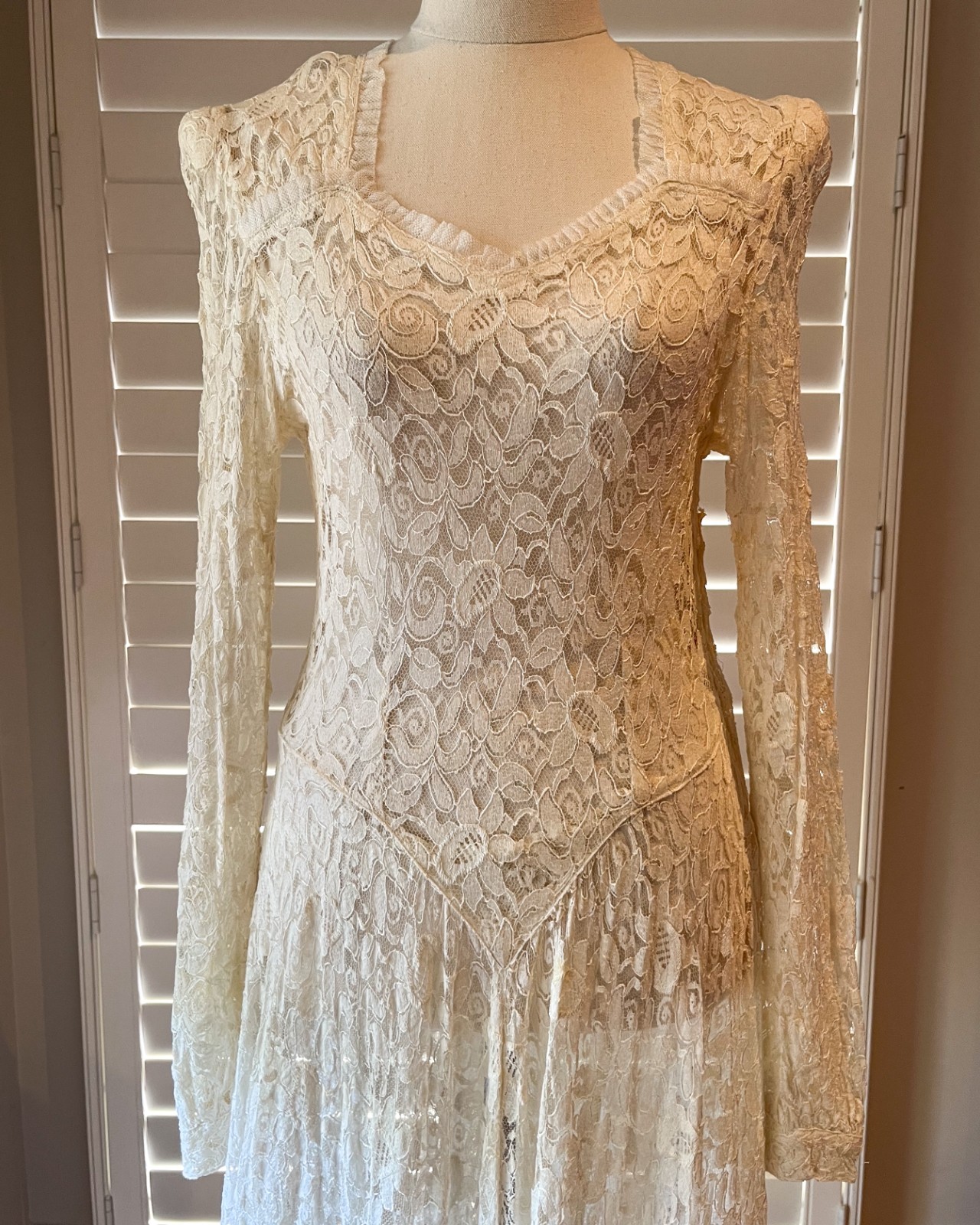Rare 1930s Sheer Chantilly Lace Wedding Dress Gown – Long Catherdral 2.5m Train