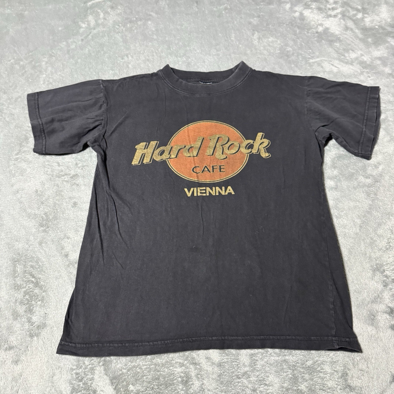 VTG 90s Hardrock Cafe Vienna Tshirt Womens Size M 19×22 in Black Retro
