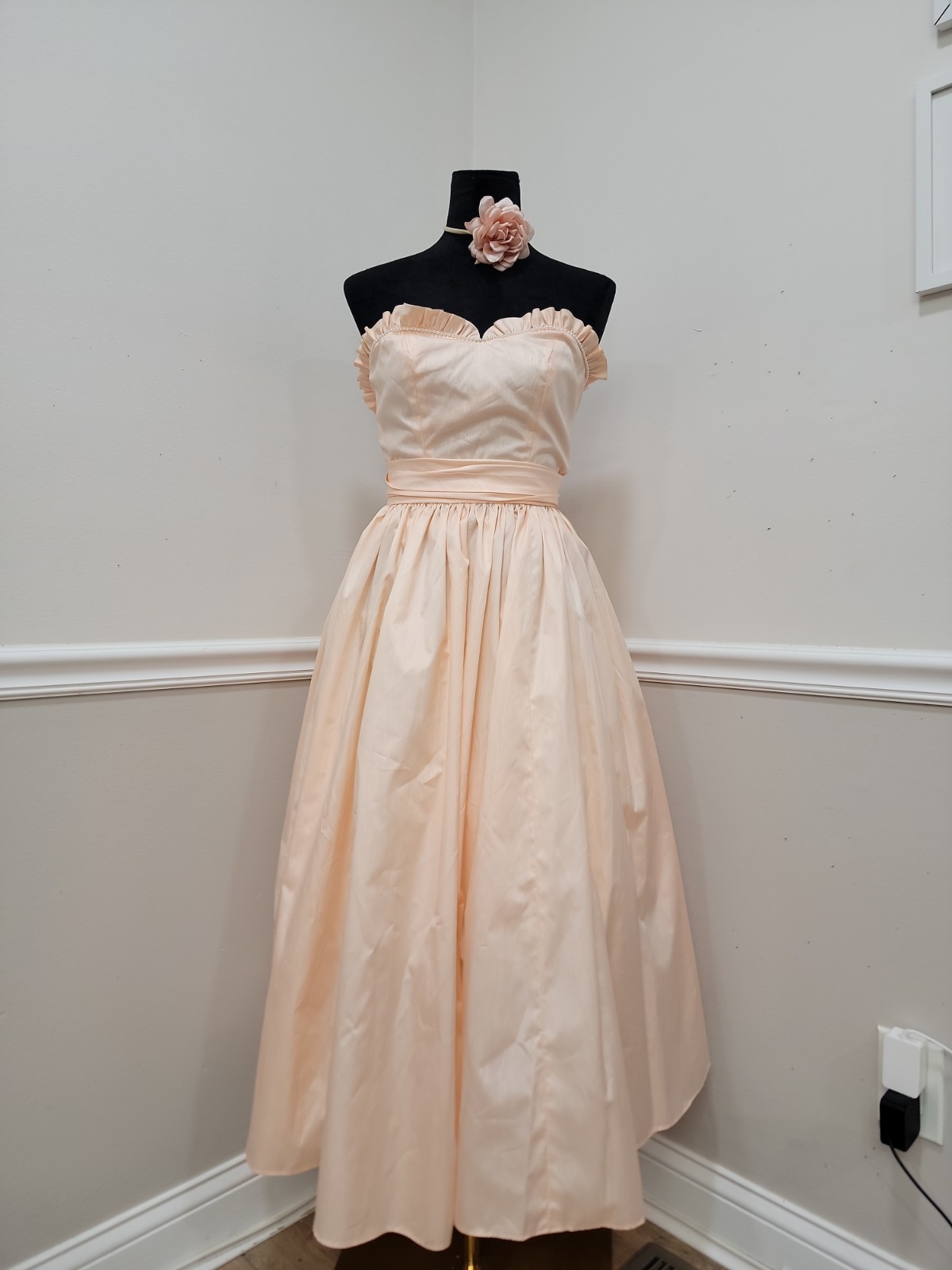 Vintage 80s Peach Taffeta Strapless Dress Ruffle Prom Formal Party Cocktail Gown