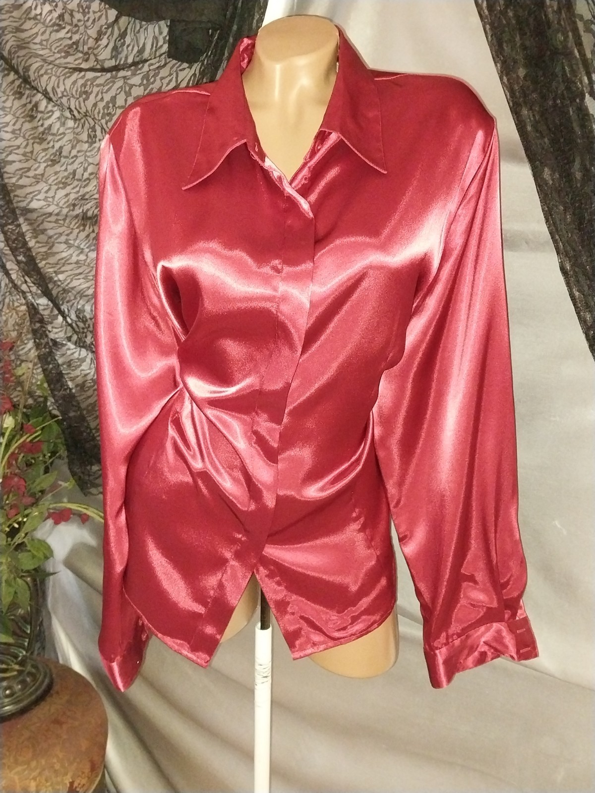 VTG SATIN SHINY RED HIDDEN BUTTON NOTCH COLLAR SECRETARY BLOUSE 48/50 NOS