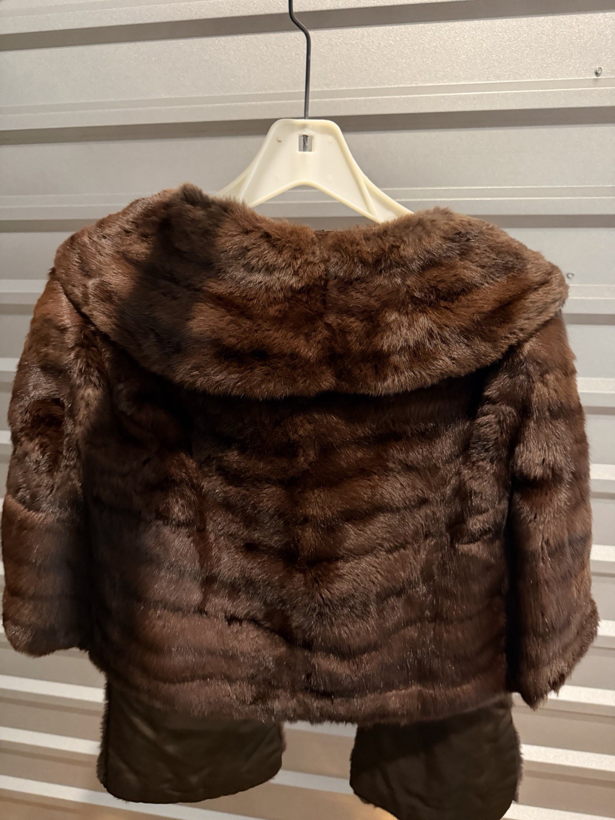 Vintage Brown Mink Fur Stole, Cape Style. 1950s-60s. Classic! Silk Lining!