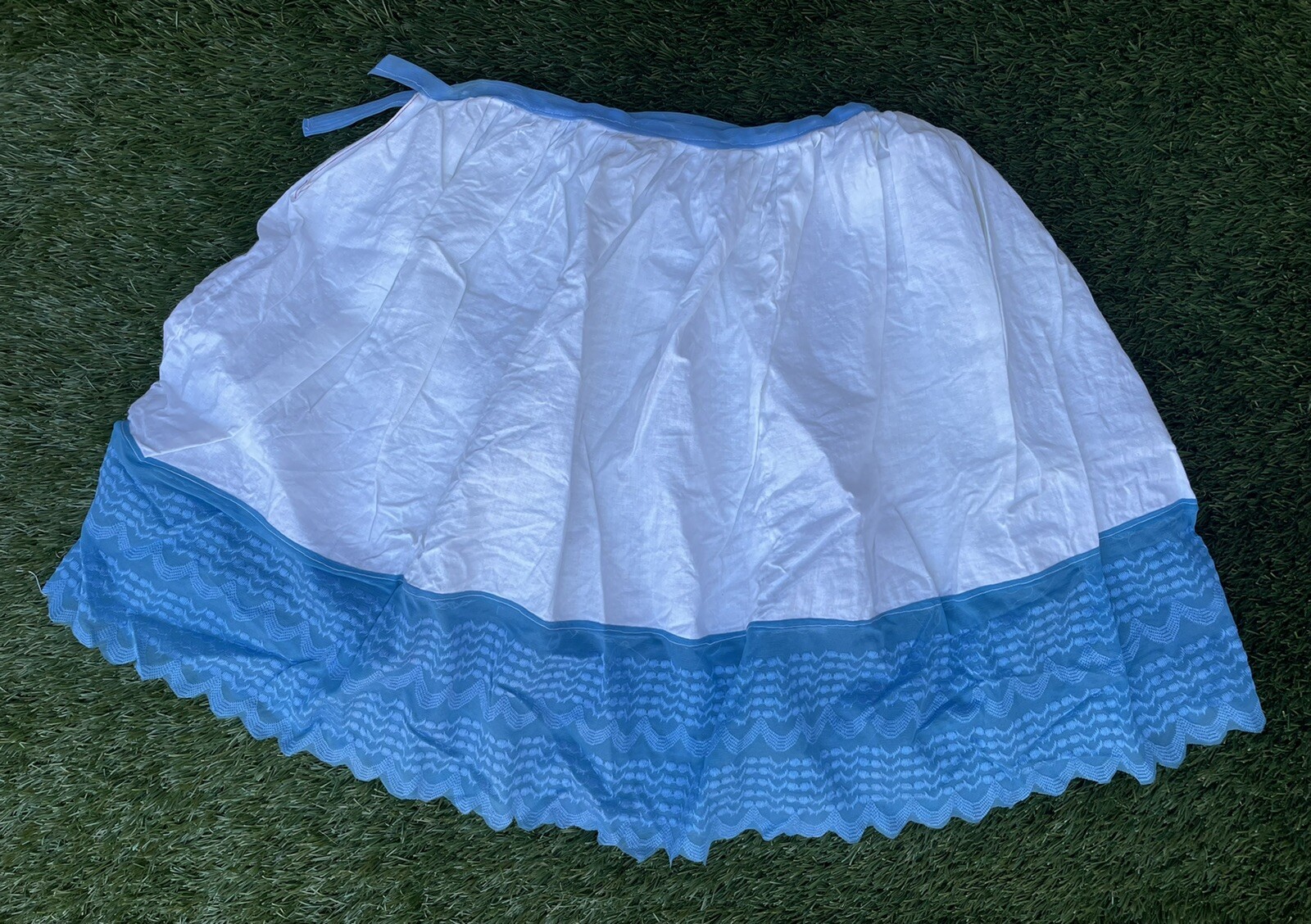 ✅Vtg 1980s Bolivia South America Women ONE SIZE Blue Embroidered Skirt Hat Slips