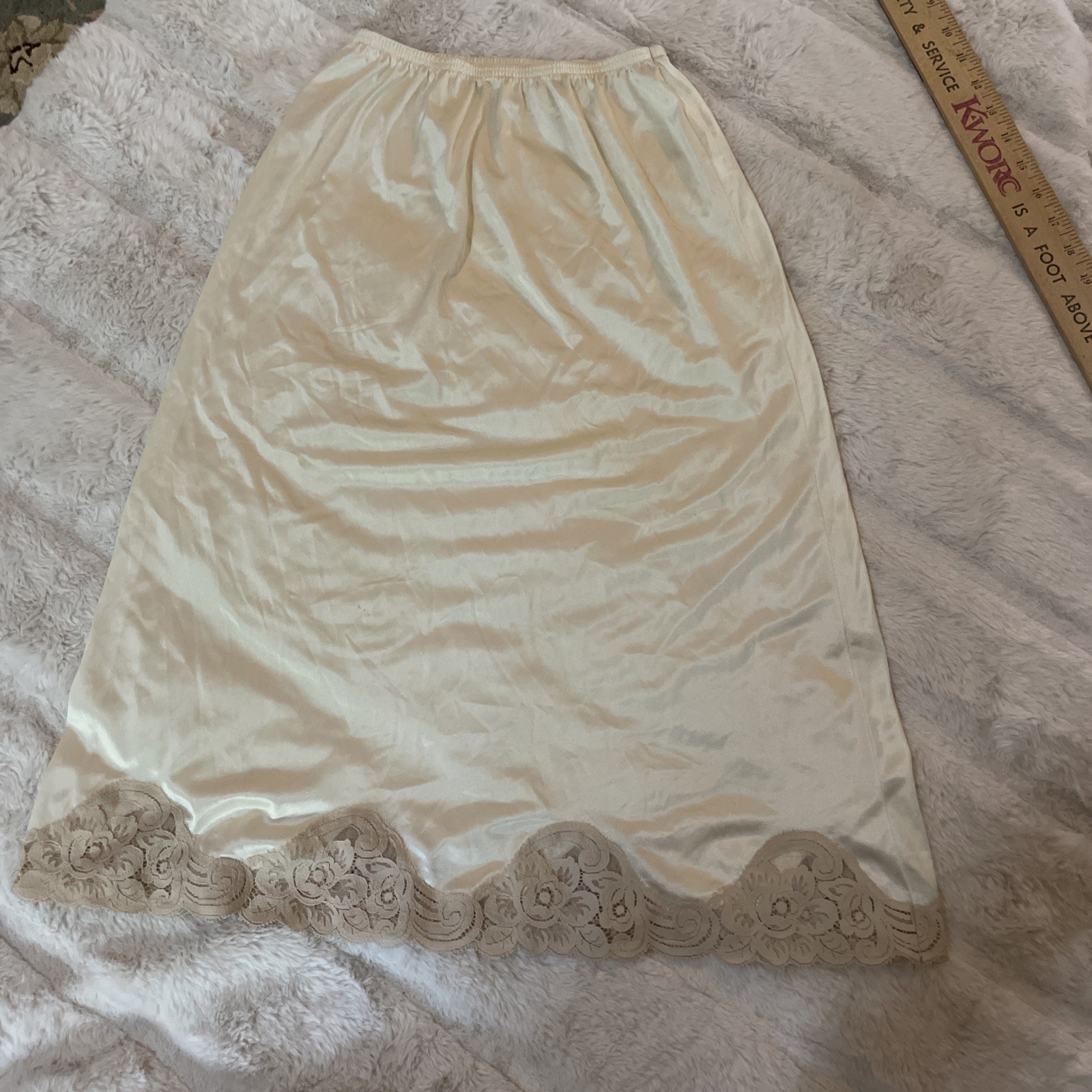 1970s VINTAGE VANITY FAIR Antron III NYLON and LACE Beige /Nude Tan Half Slip XS
