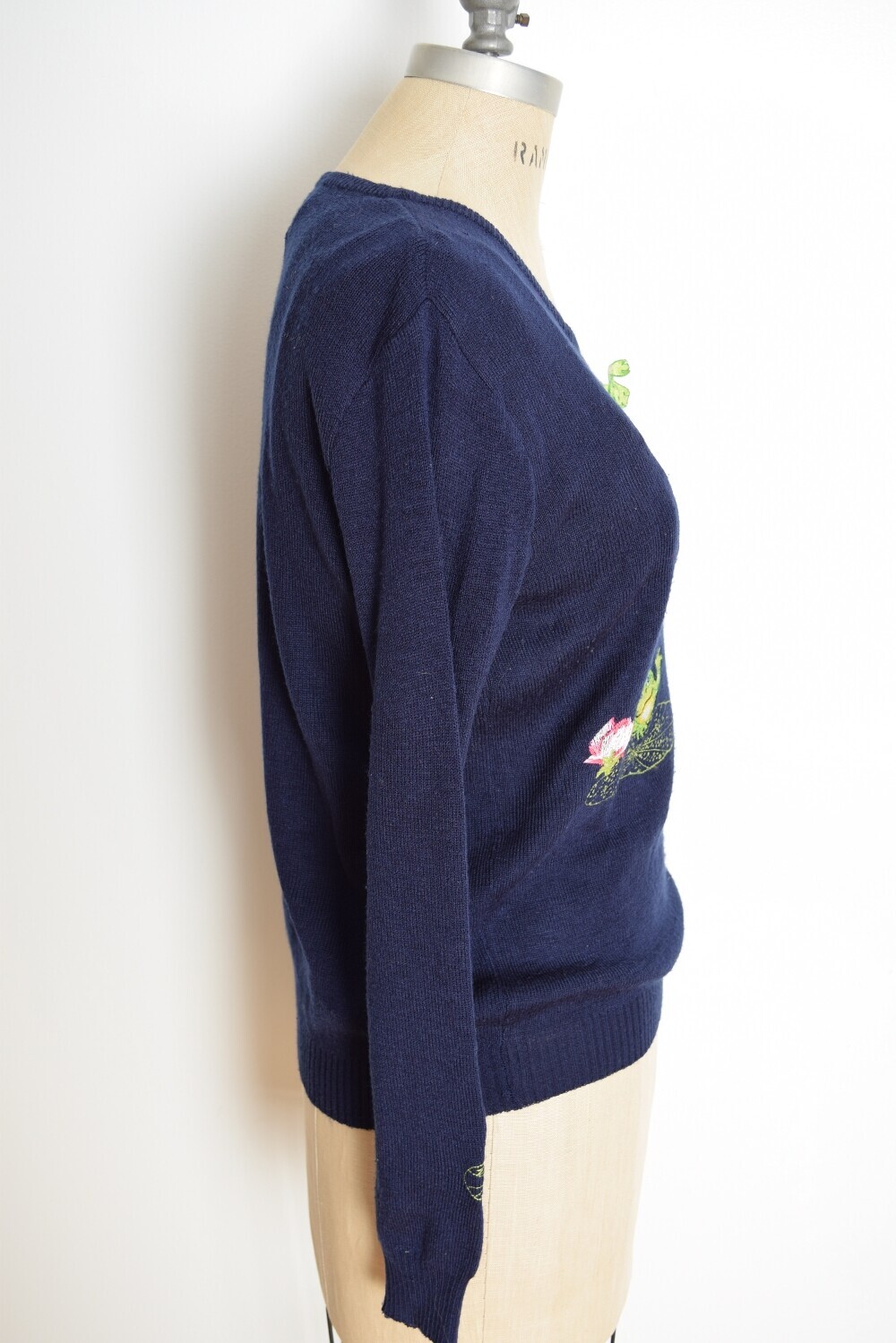 vintage 70s sweater navy embroidered FROGS Cyn Les Shirlee jumper top shirt M L