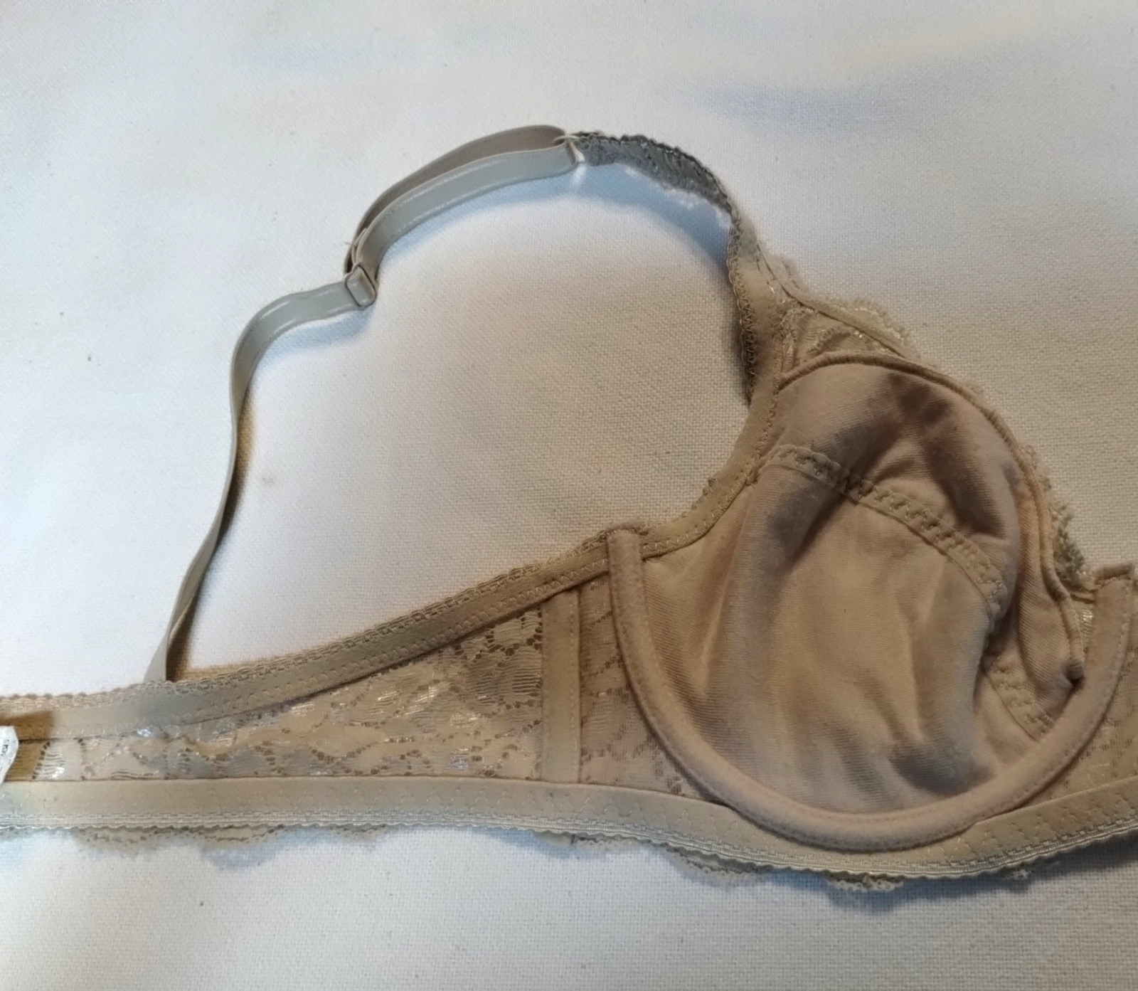 Beautiful Vintage Lacy Bra, 36B, Ivory Underwire Nylon Lace