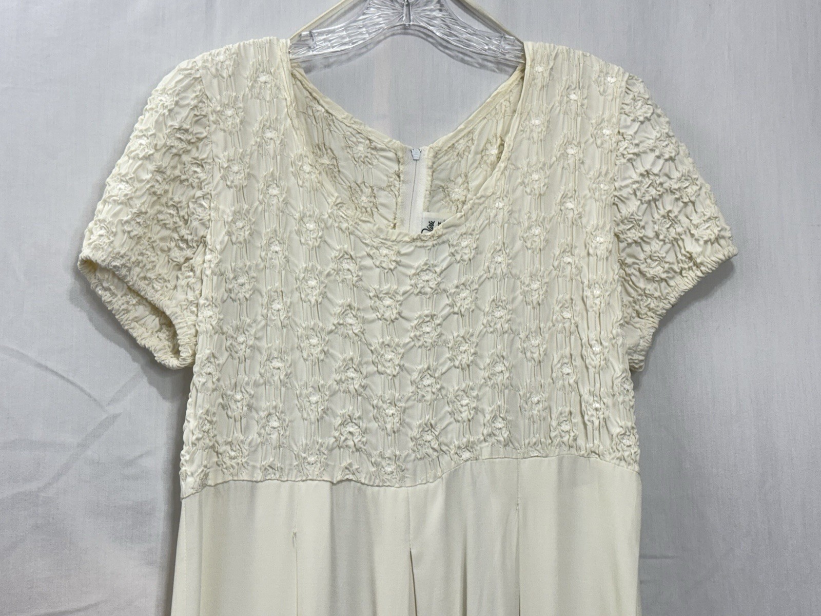 Jeffery & Dara P-12 Cream Short Sleeve Jumpsuit Textured Bodice Empire Waist EUC