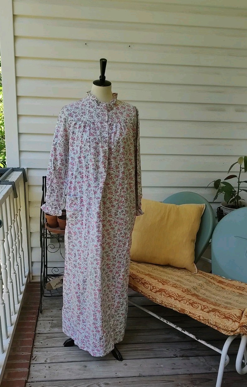 Vtg Carriage Court Sears NWT Floral Flannel Nightgown Lrg Pocket Buttons Cotton