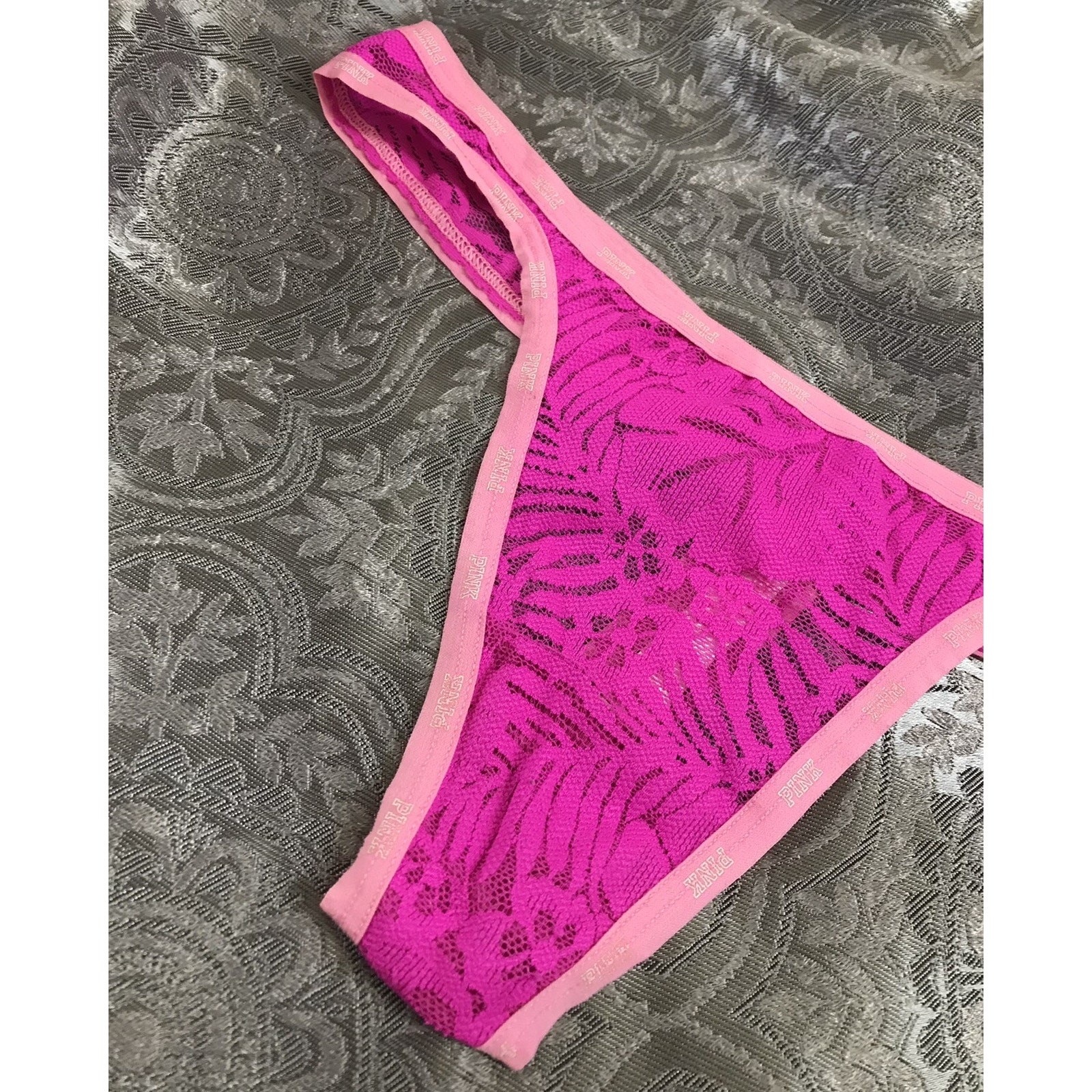 2017 Victoria’s Secret PINK Fuchsia Lace Thong Panties Sz Large Rare