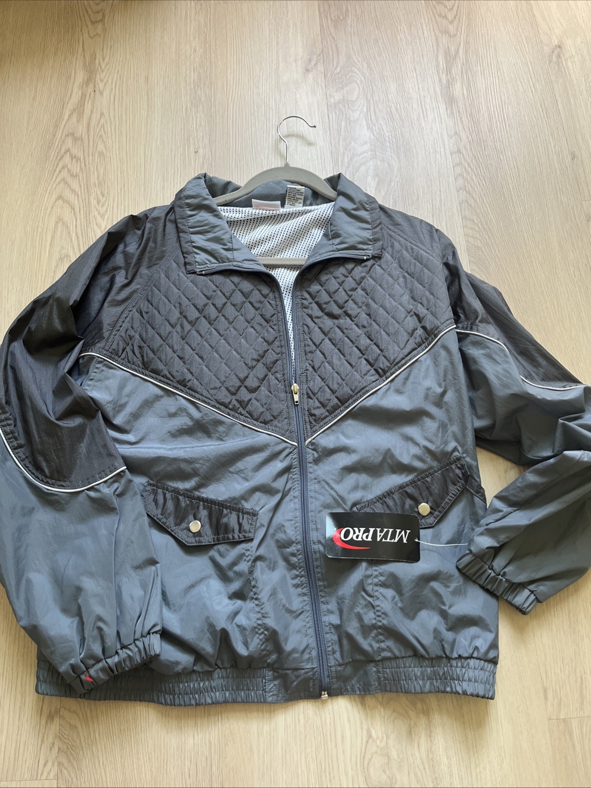 VTG Woman’s Plus Size 1X Nylon Athleisure Windbreaker Zip Jacket Mesh Lined Gray