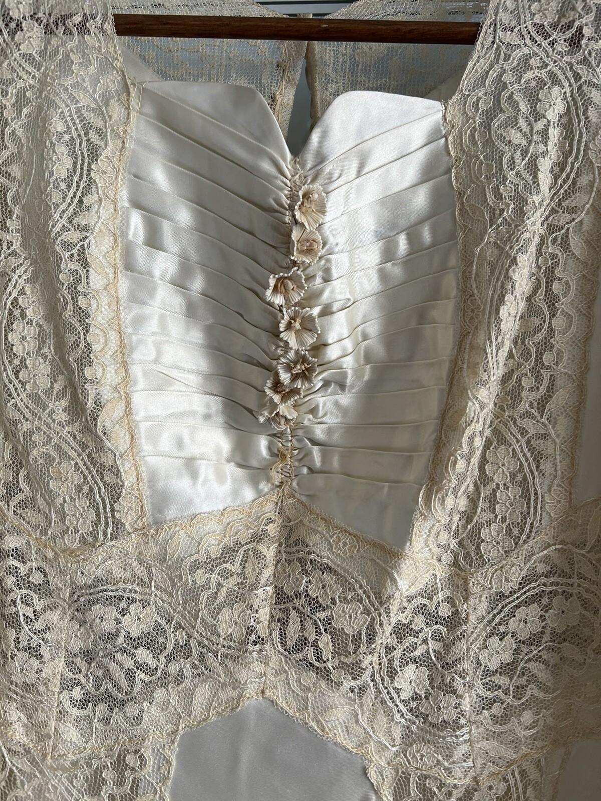 VINTAGE SILK AND LACE WEDDING DRESS ECRU SMALL/X SMALL