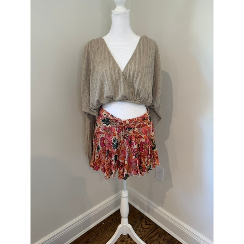 Vintage Havana Long Sleeve Cropped V Neck Top Tan Textured Fabric Size M