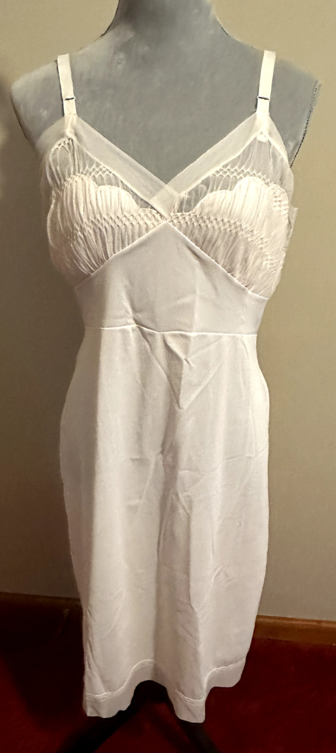 VINTAGE 1970s WHITE NYLON FULL SLIP ADJUSTABLE STRAPS Large