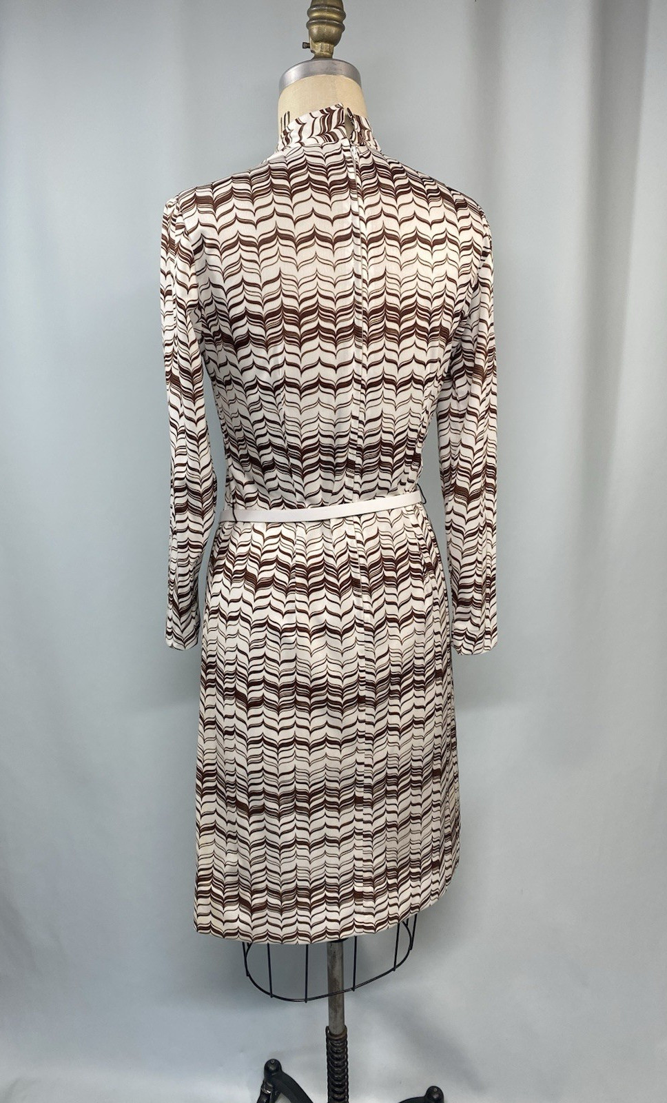 Vintage Dress SIZE MEDIUM 12 white brown zig zag NELLY DON 70s 80s modest