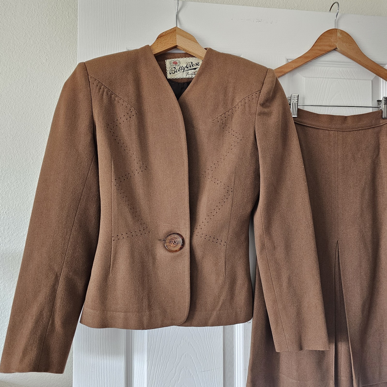 1940s Vintage Betty Rose S XS Wool Princess Seam Blazer Skirt Suit Set Camel #36