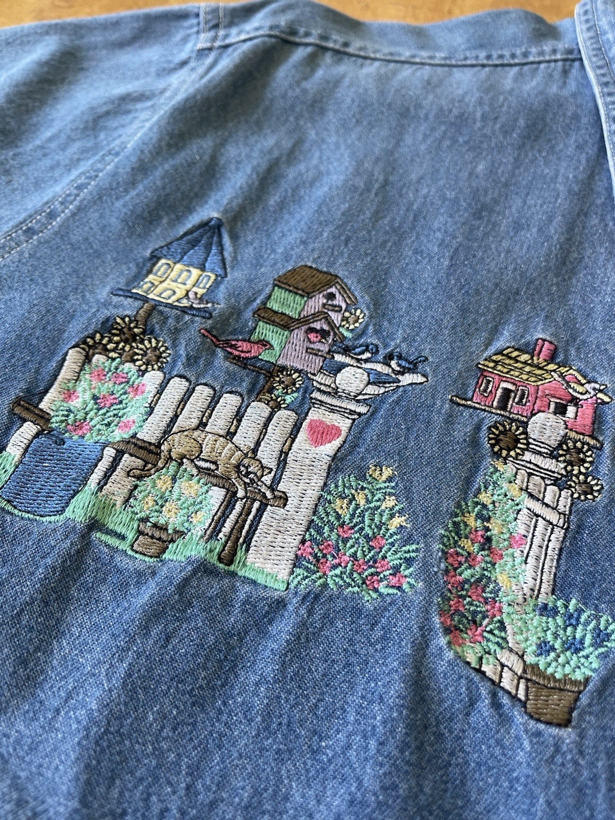 Vintage 90s Quizz Woman Birdhouses Birds Embroidered Denim Button Shirt Large