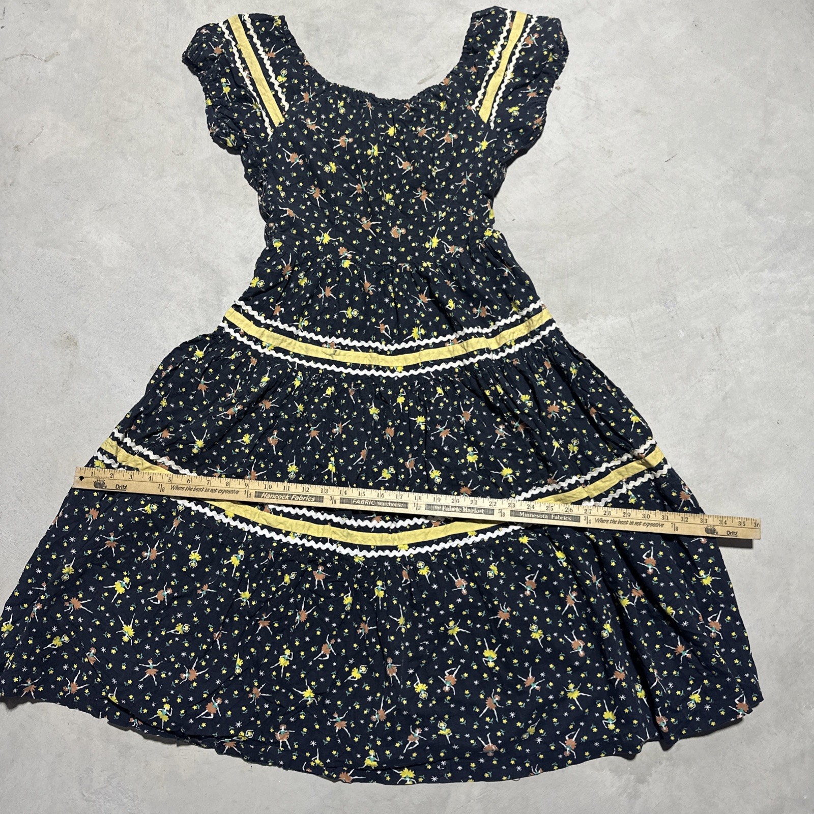 Vintage 1960s Floral Dancer Prairie Style Cotton Dress with Lace Trim Paisley