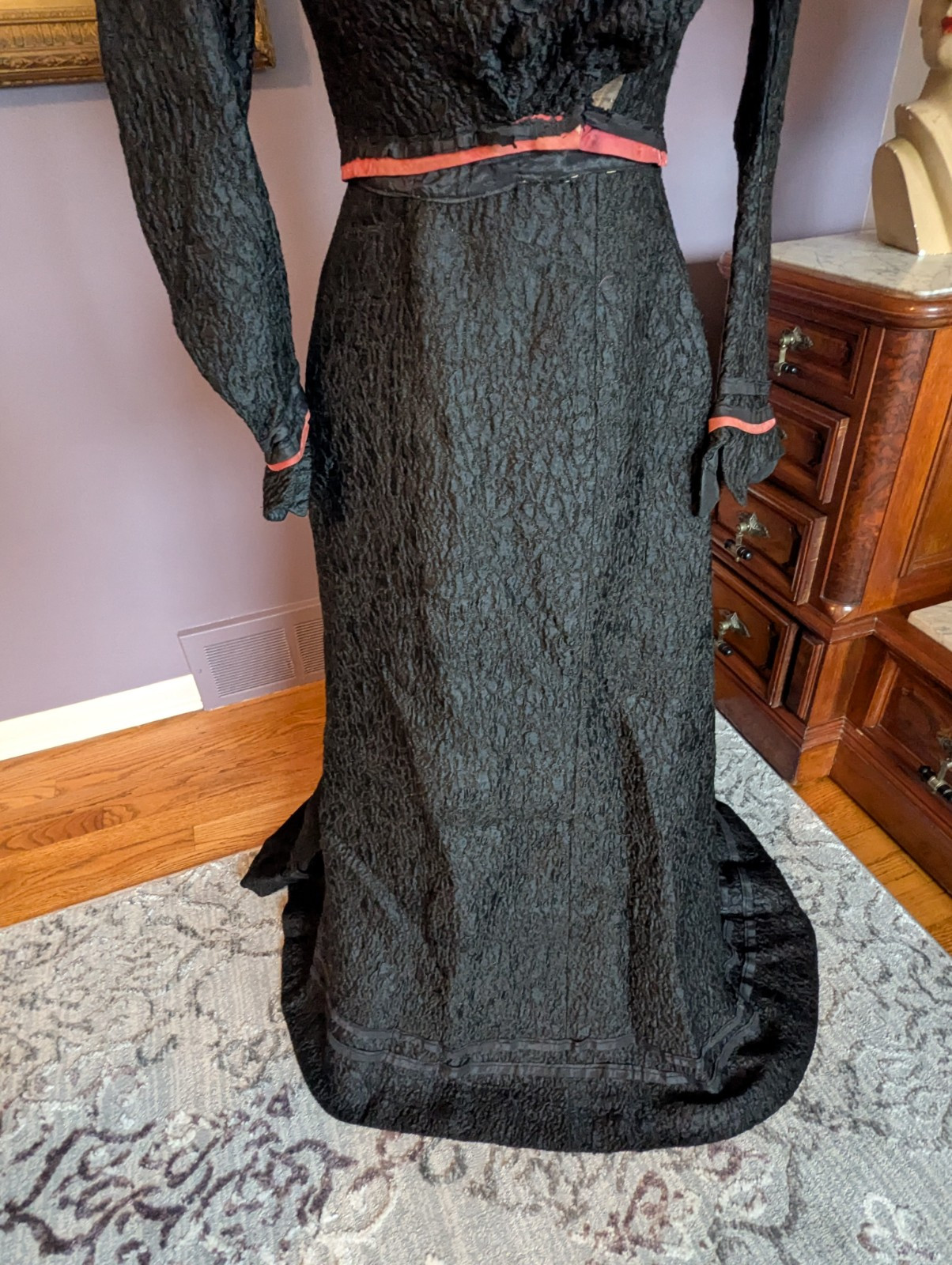 Antique Victorian Edwardian ca 1890’s – 1900 2 Piece Dress Velvet Rose and Trim