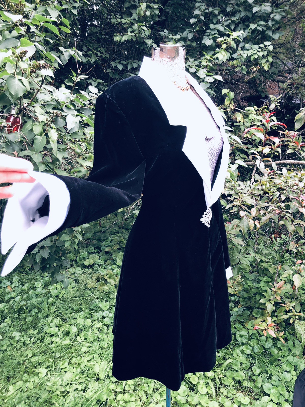 Vintage 1980’s Jessica McClintock Velvet Riding Coat Victorian Style 38” Jewels