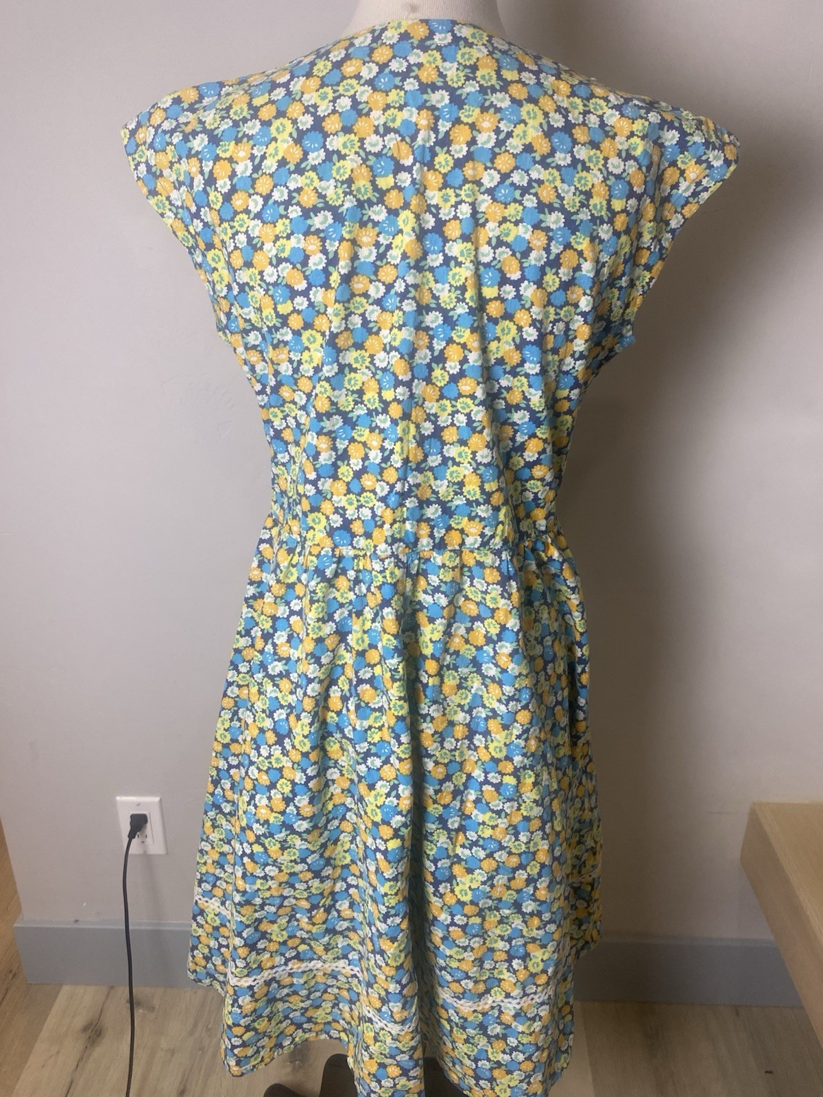 VTG 60’s Adorable Handmade Floral Dress Ric Rac Trim Soft Cotton Waist-34