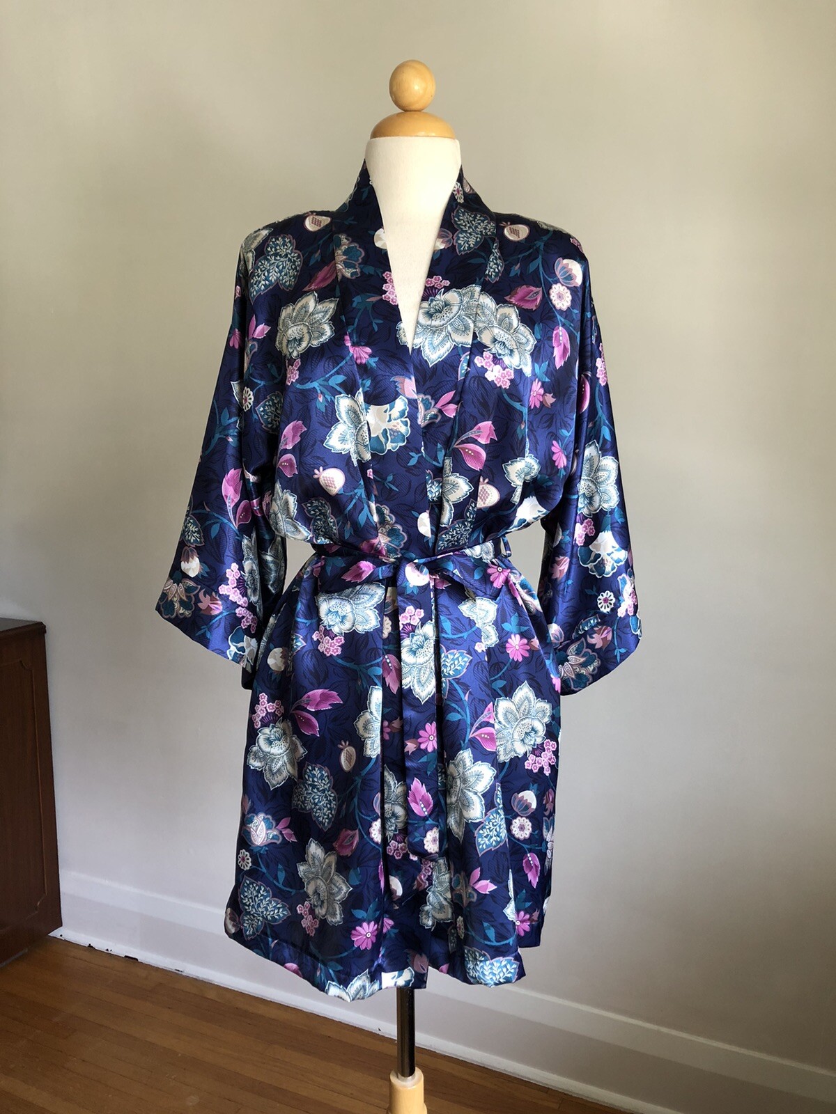 STUNNING VTG CALIFORNIA DYNASTY Blue Floral Silky Satin Robe Dressing Gown S/M
