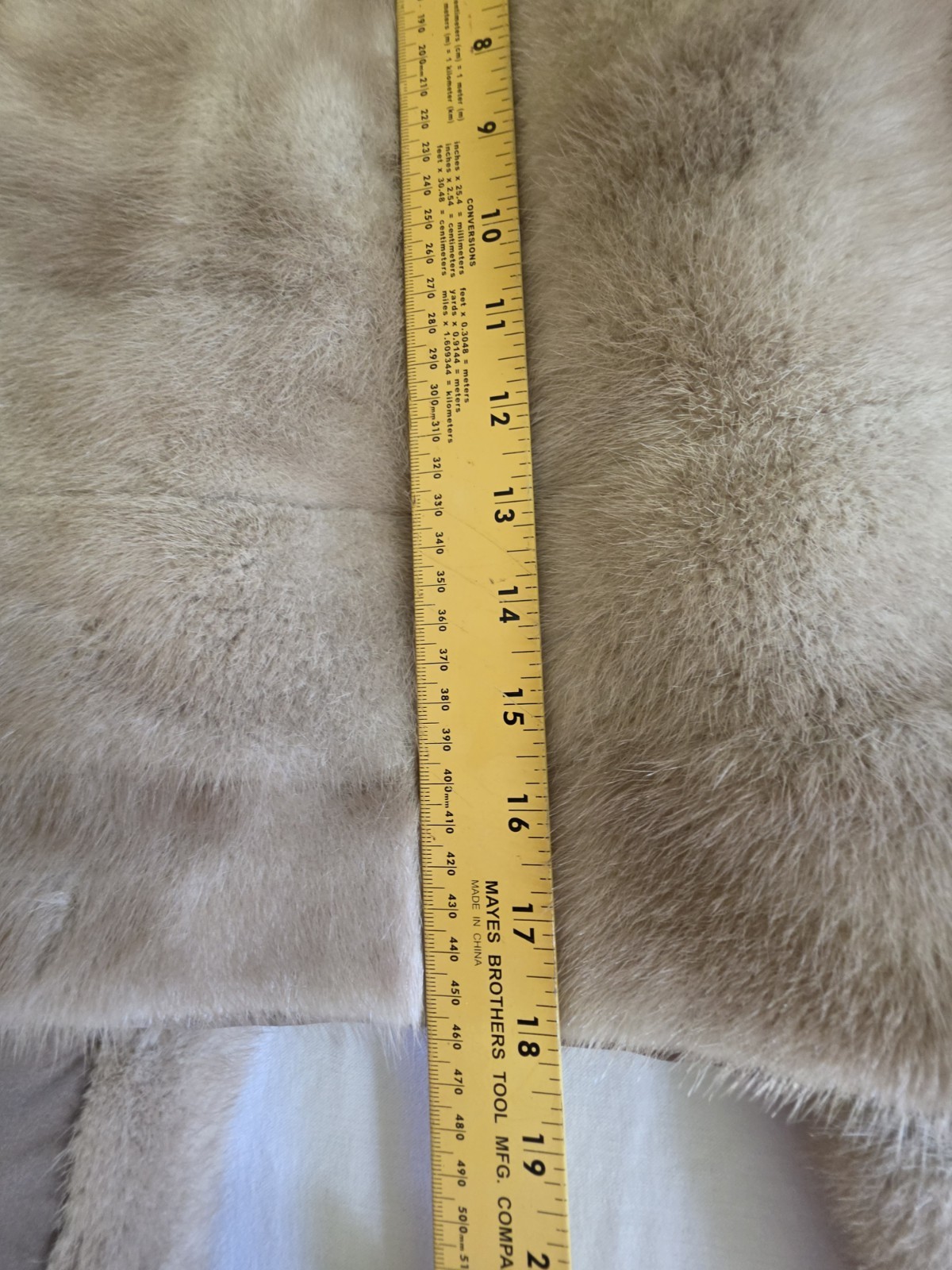 Vintage Tourmaline Blonde Mink Capelet Stole – Honey Beige – 19″ – Bridal Wrap