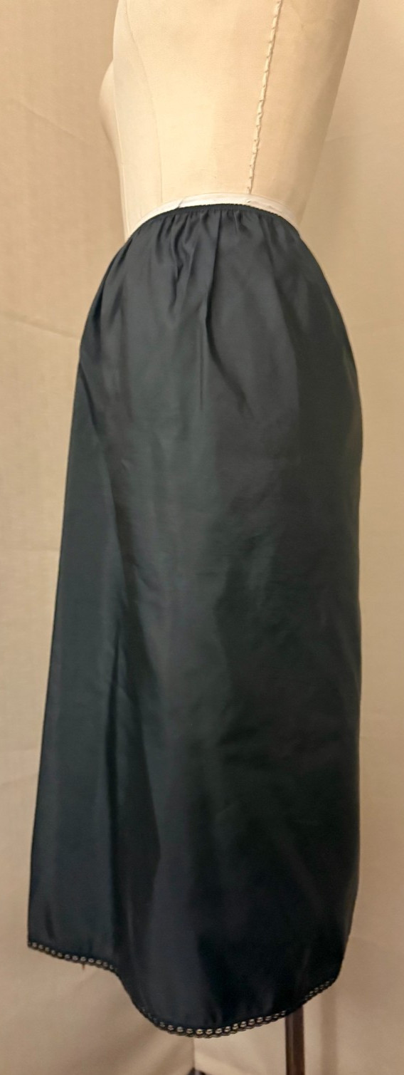 VTG MCM 1960s LINGERIE, 1/2 SLIP w/ SLIT by WONDER MAID sz M, BLACK w LACE TRIM