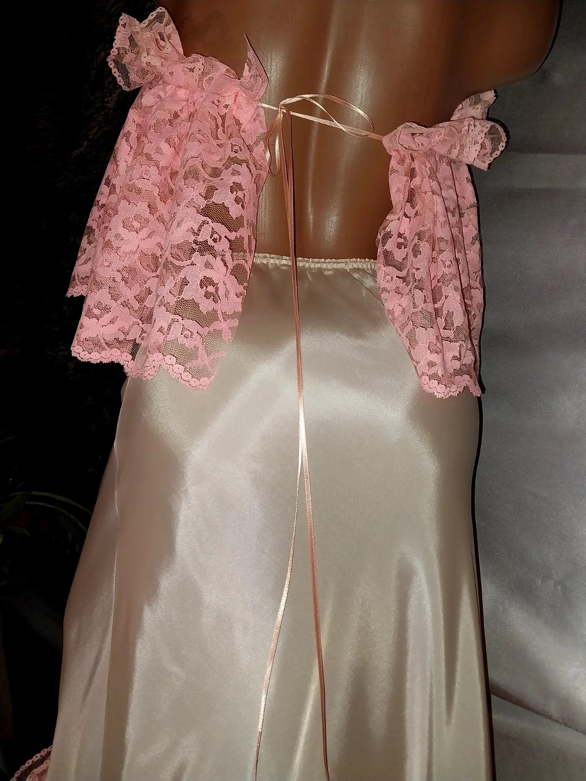 VTG SATIN LIQUID SHINY FARR WEST ESQUE HALF SLIP WIDE RUFFLES LACE PEACH PINK SM