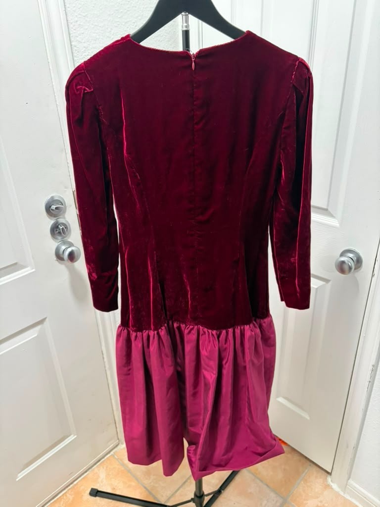 Vintage Francisco Velvet Dress Women’s Size 6 Burgundy Gold Pearl Buttons