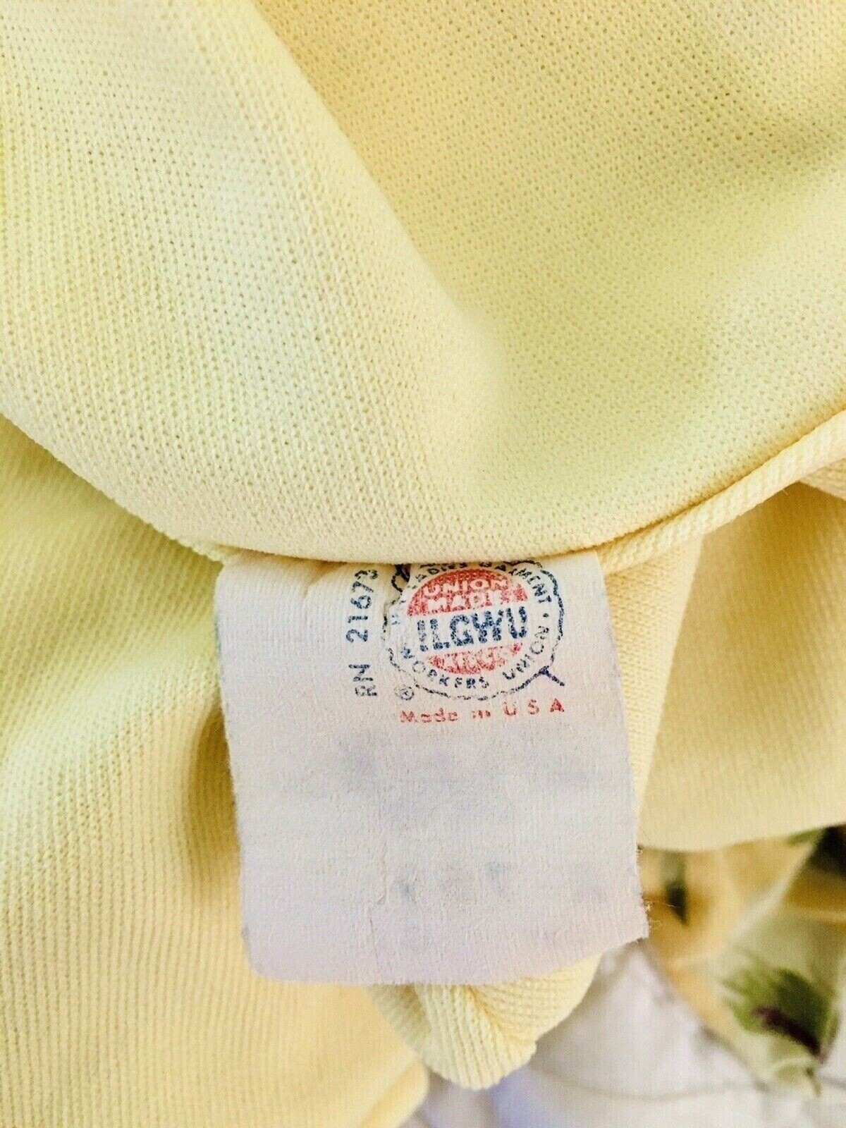 Vintage 70s Mexican Mariachi Band Flowers Dancing Music Summer Fruit Yellow Tee