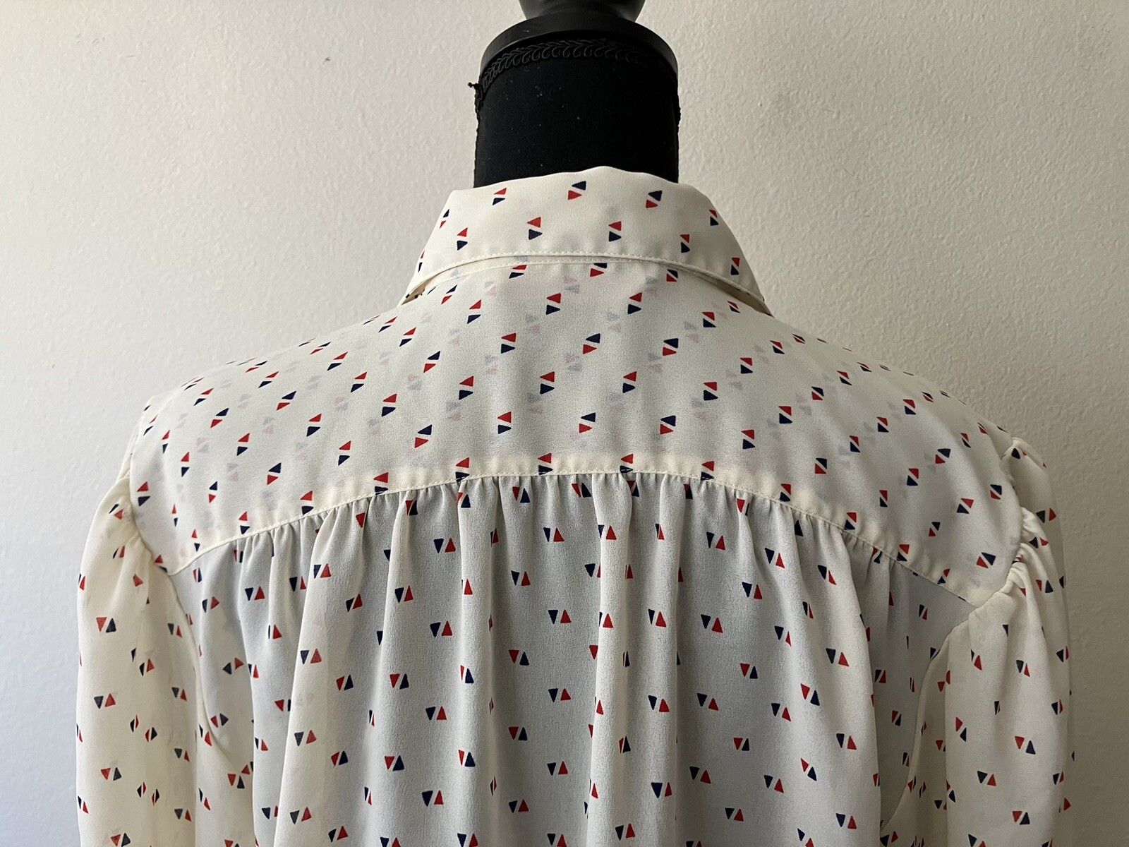 Vintage ’80s Laura & Jayne Short Sleeve Button Down Blouse Sheer Geometric Large