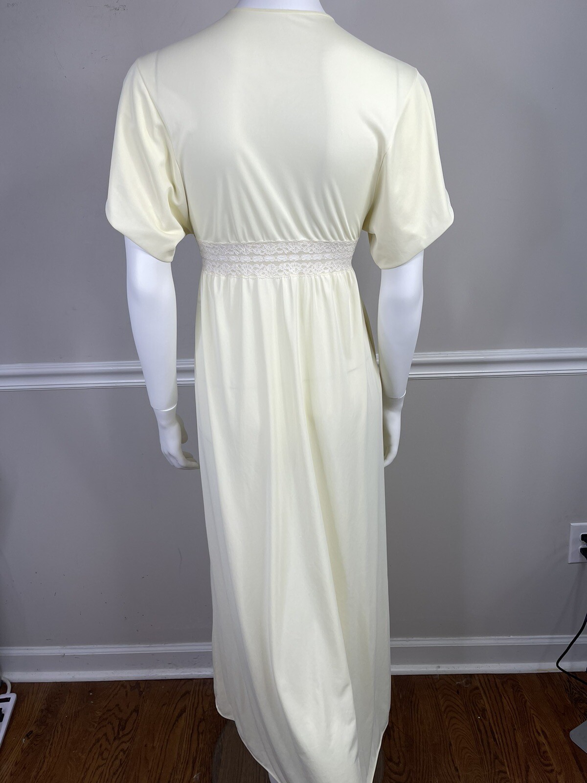 Vintage Shadowline Long Nightgown Womens 32” petite nylon Lace Pearl Snap Wrap