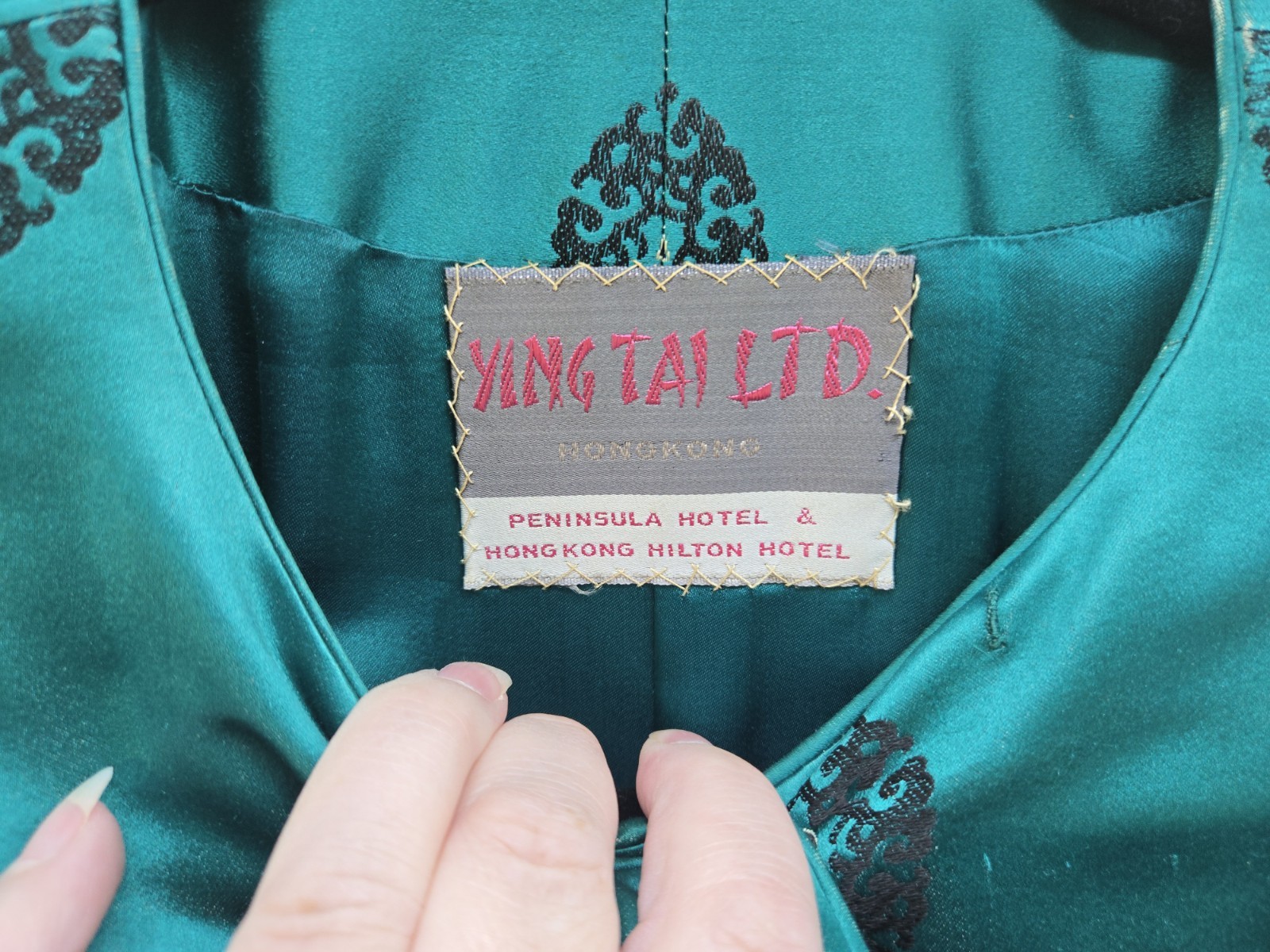 Vintage Ying Tai Ltd Peninsula Hotel Hong Kong Hilton Silk Robe Dressing Gown M