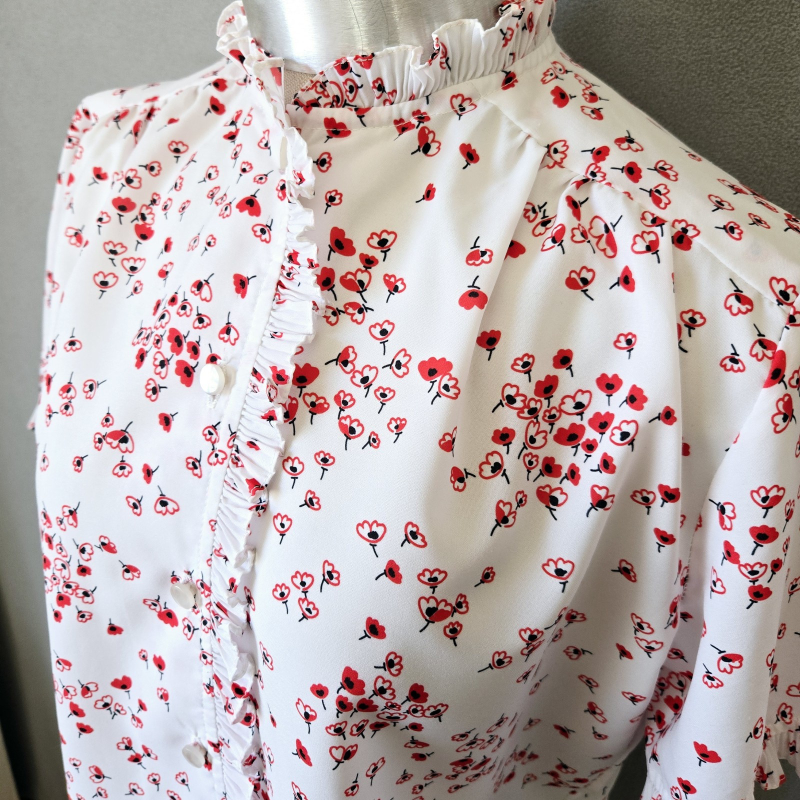 Vintage Short Sleeve Floral Blouse White Red Black Small