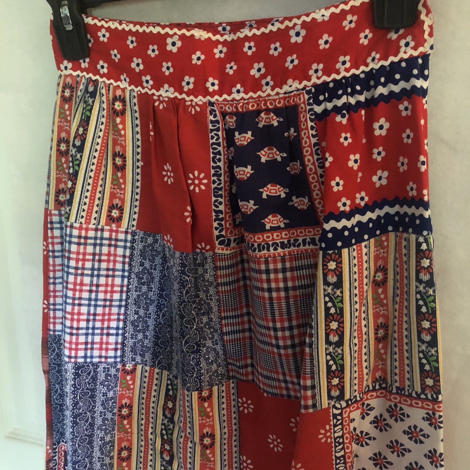 Vintage 70s Patchwork Maxi Skirt XS Red Boho Cottagecore Peasant Prairie